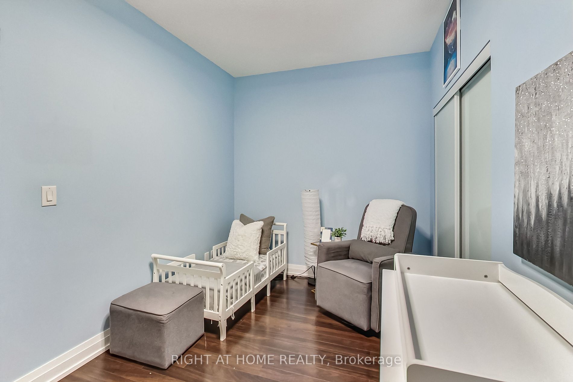 7167 Yonge St, #821