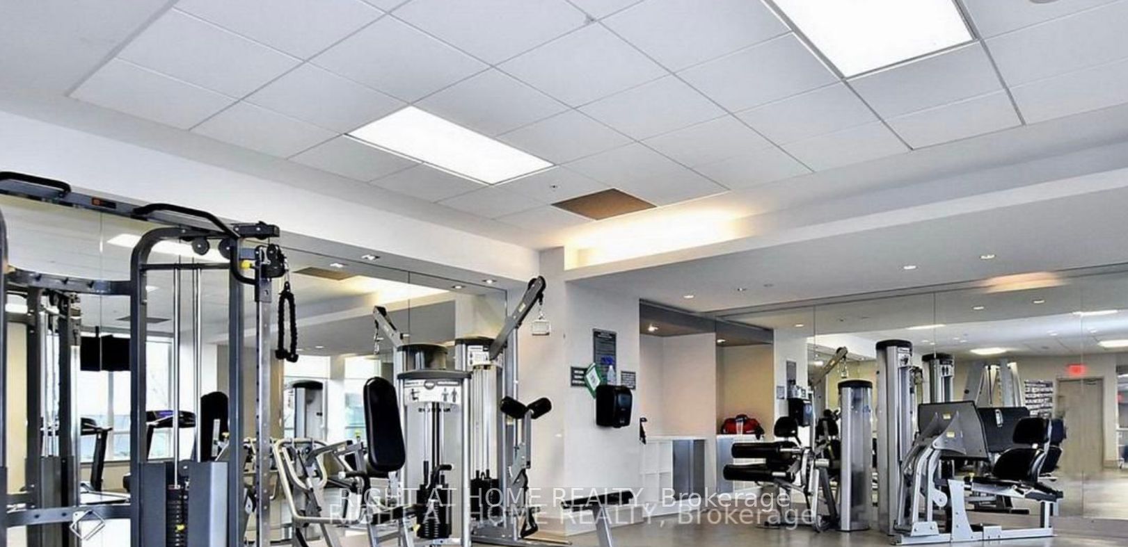 7167 Yonge St, #821