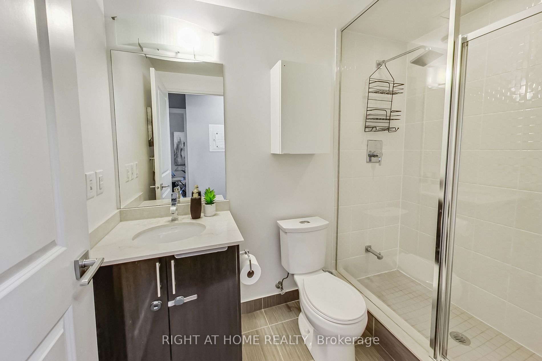 7167 Yonge St, #821