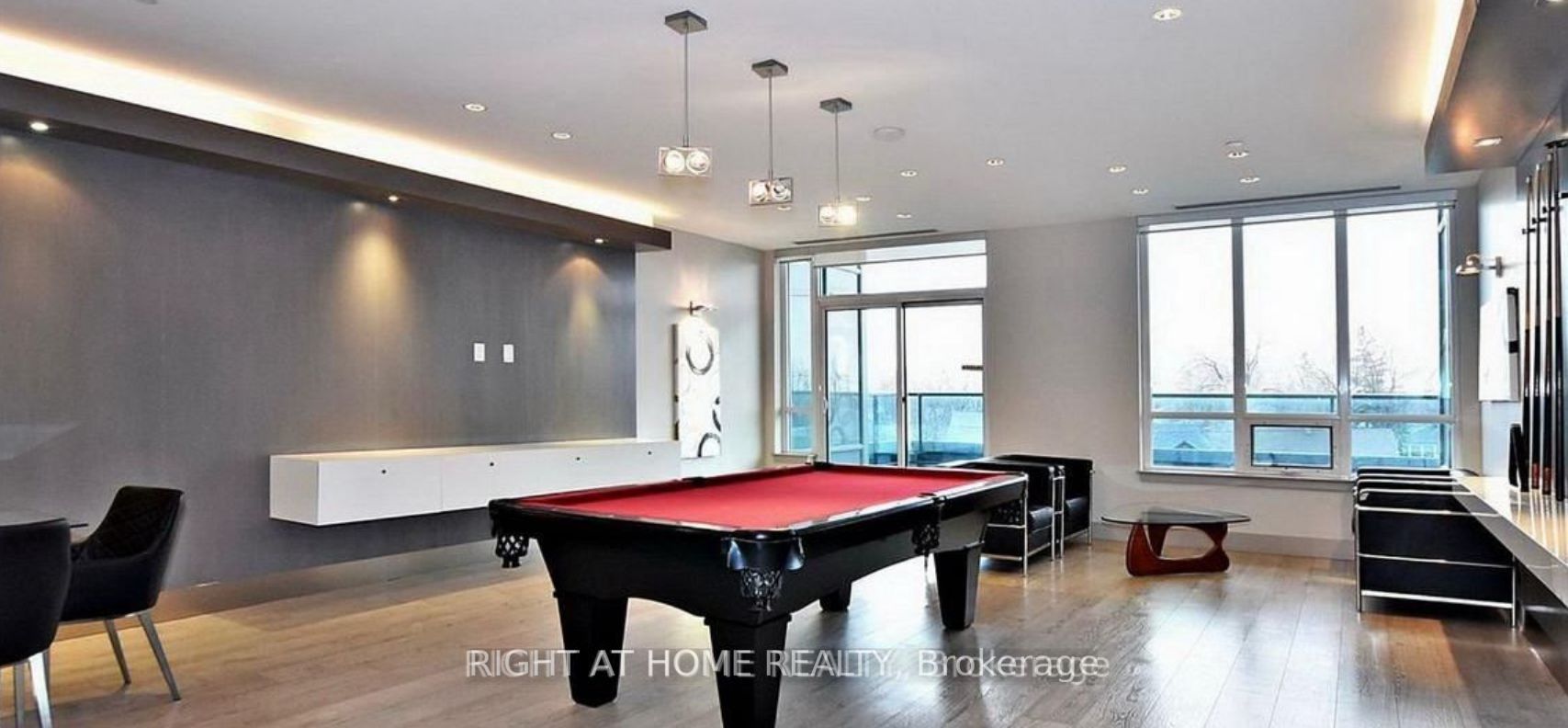 7167 Yonge St, #821