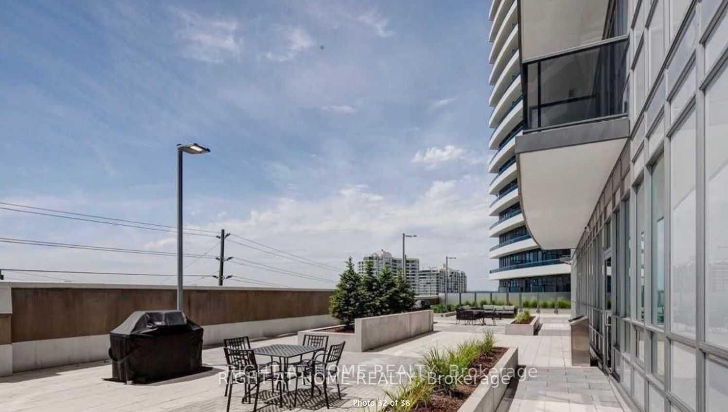 7167 Yonge St, #821