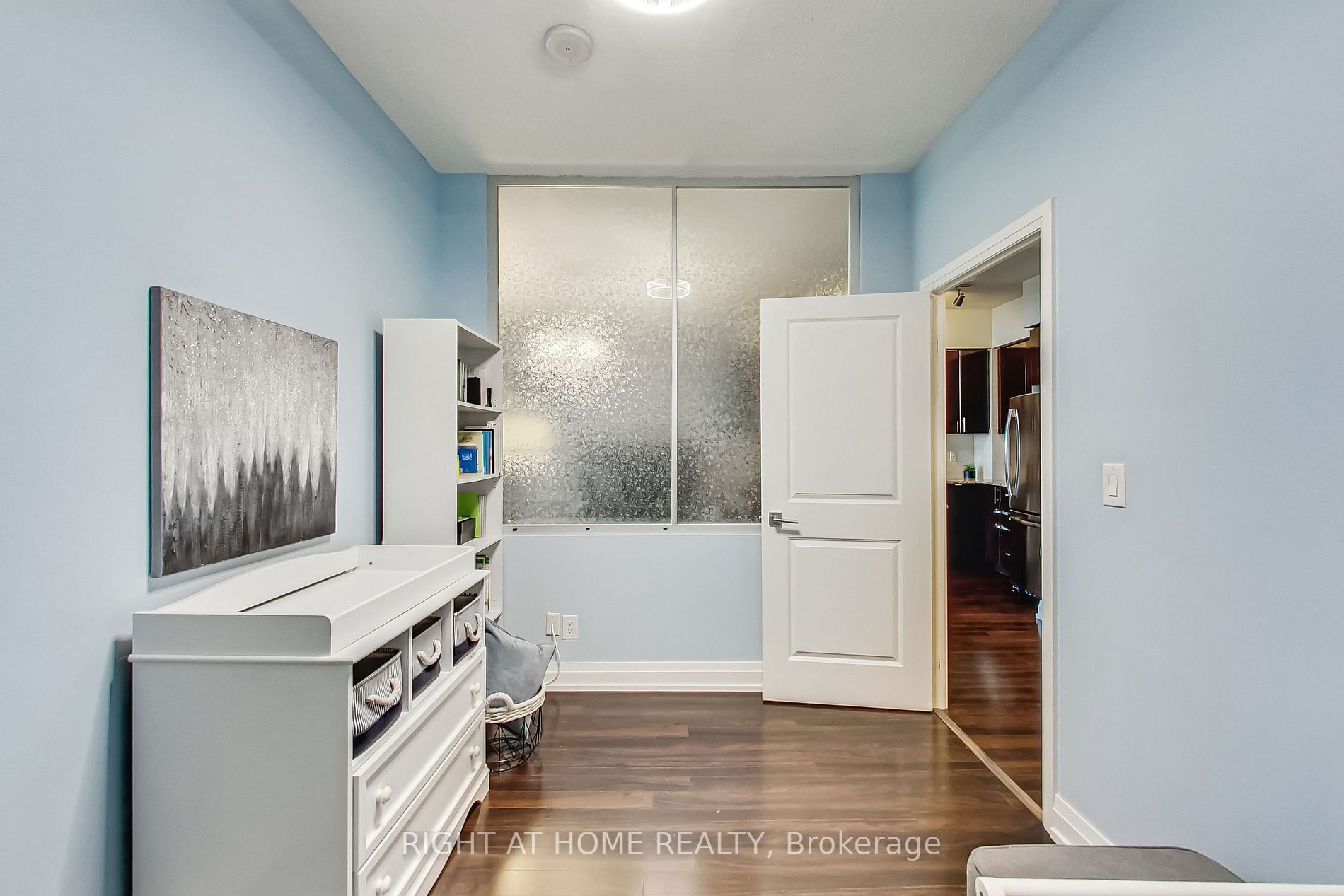 7167 Yonge St, #821