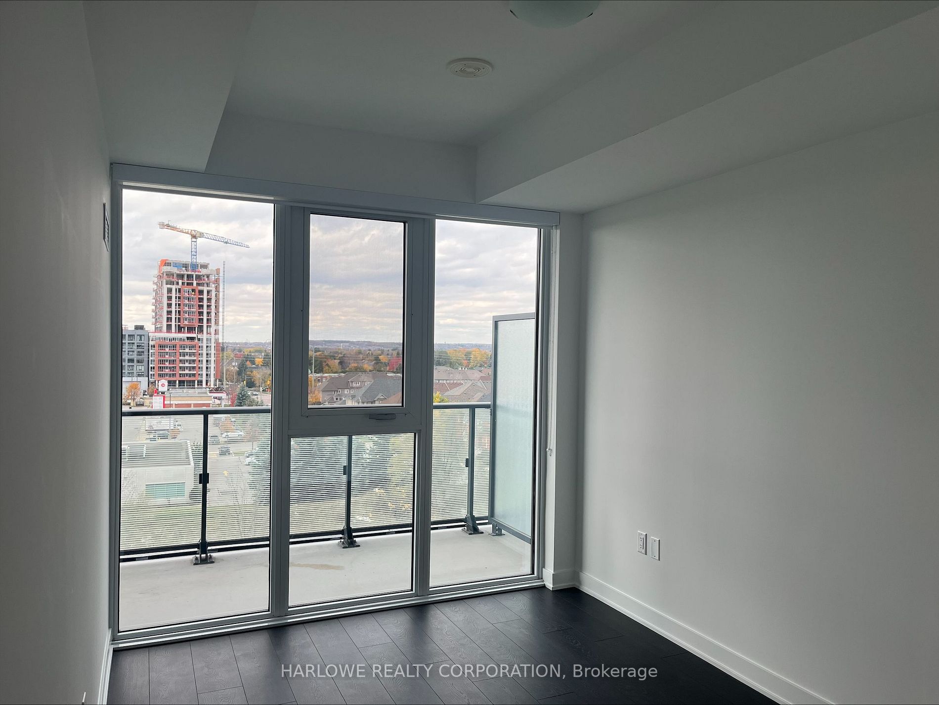 95 Oneida Crescent, #611