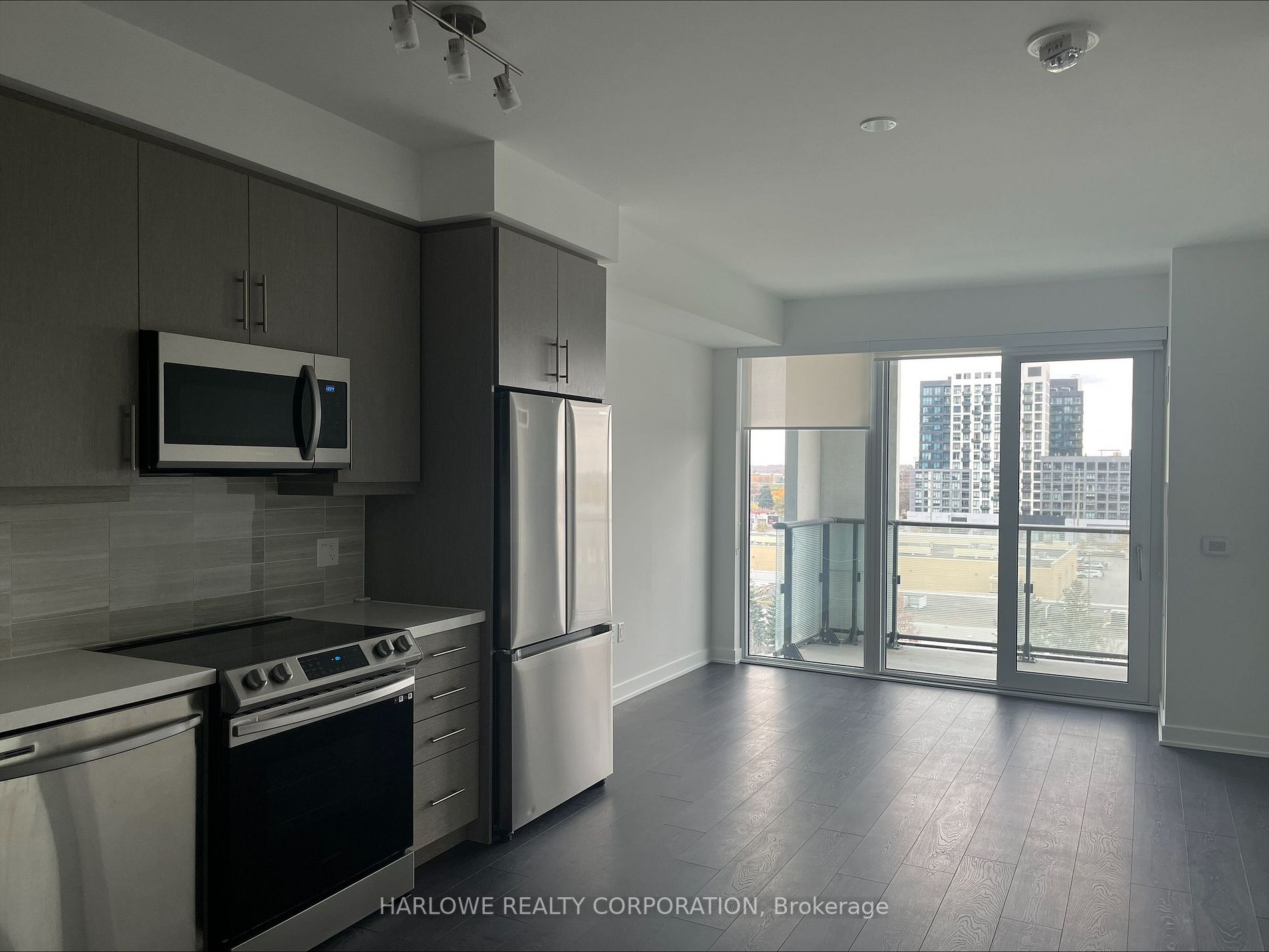 95 Oneida Crescent, #611