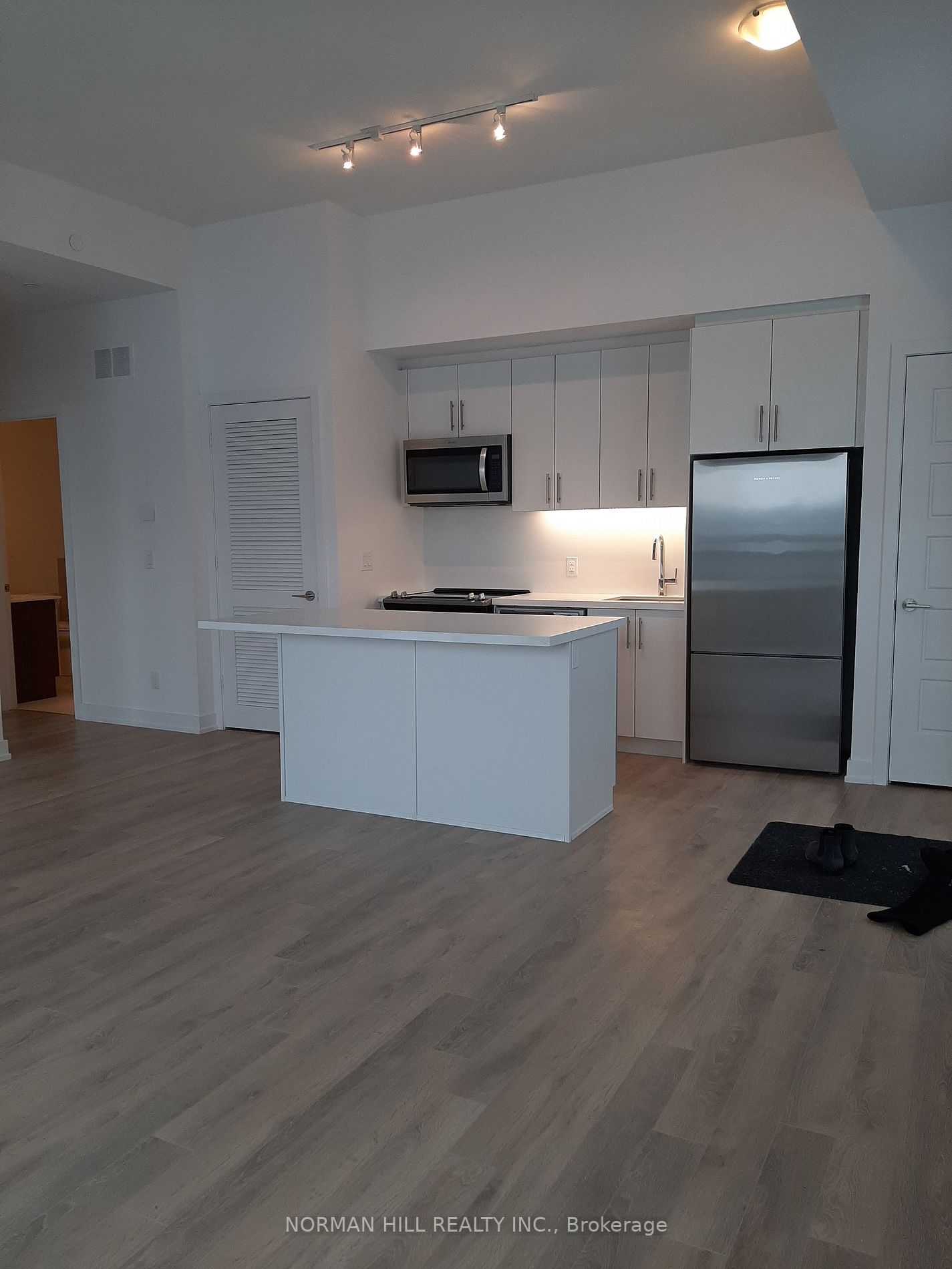 331 Broward Way, #127