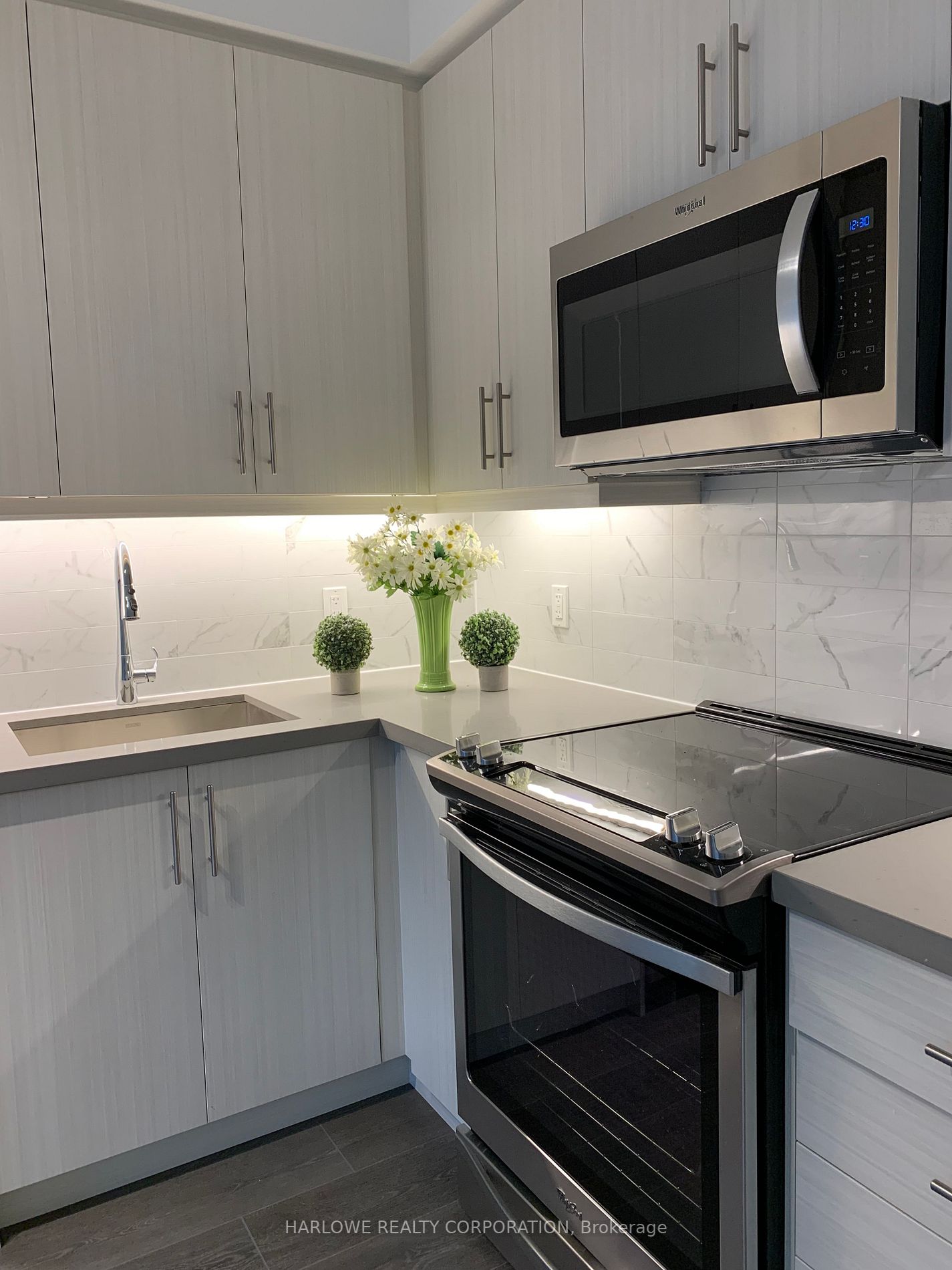 85 Oneida Cres, #705