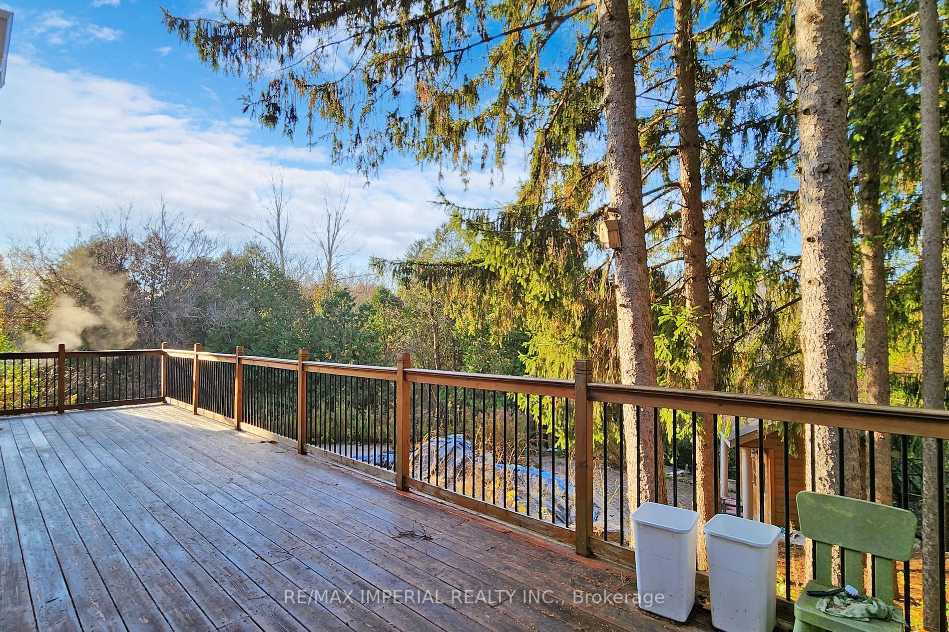 2 Blue Grass Dr