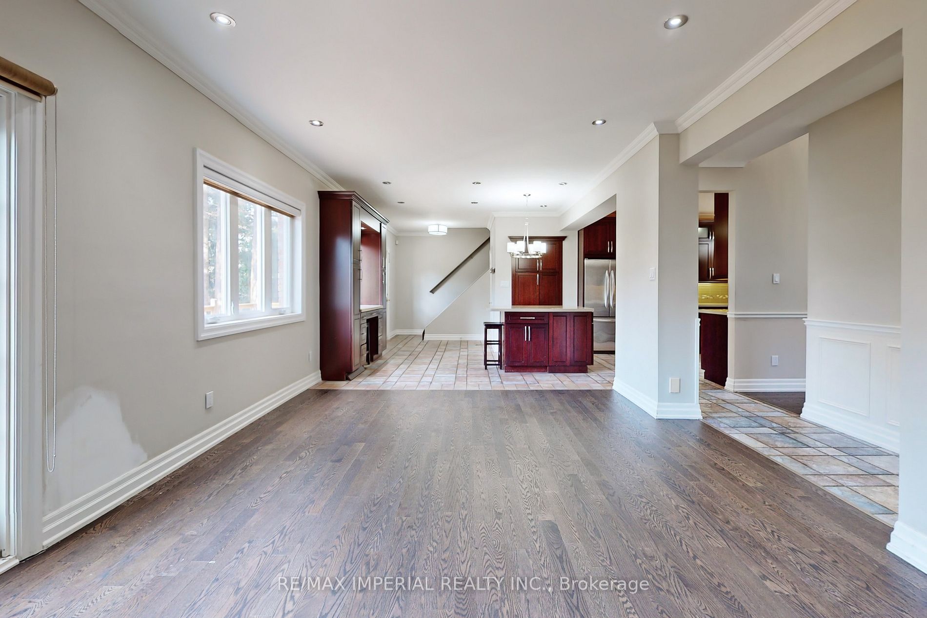 2 Blue Grass Dr