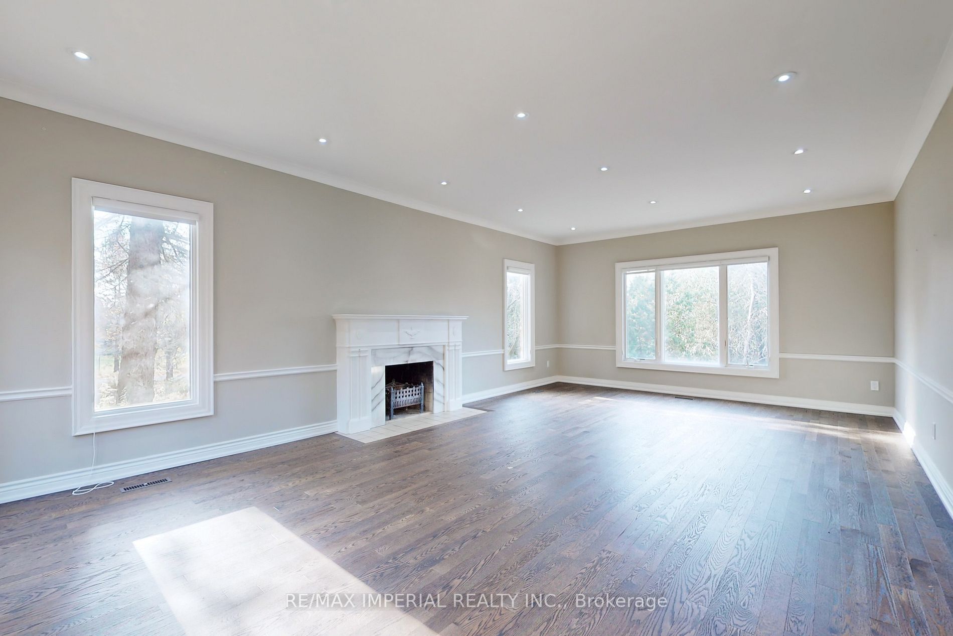 2 Blue Grass Dr