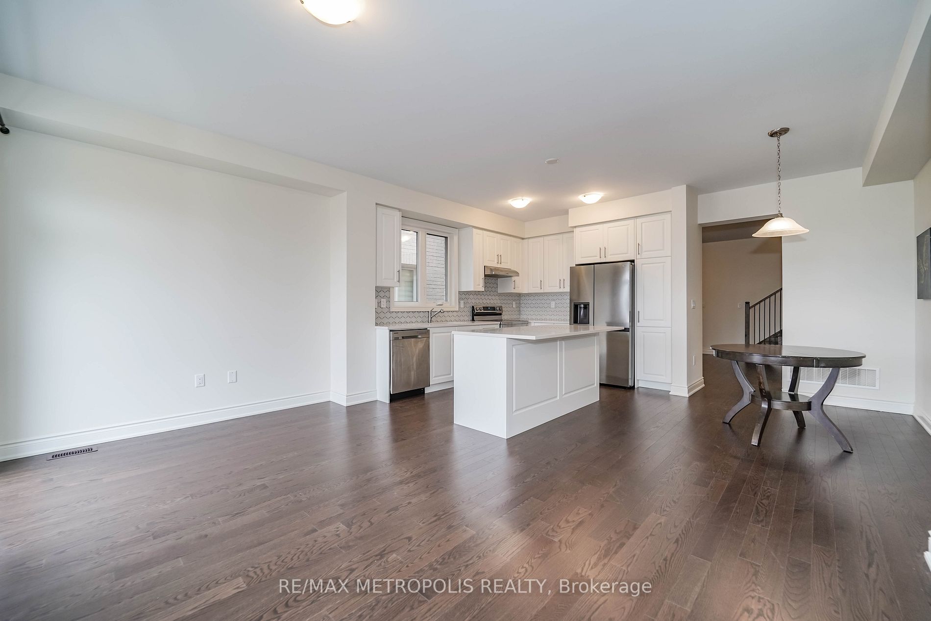 84 Montrose Blvd