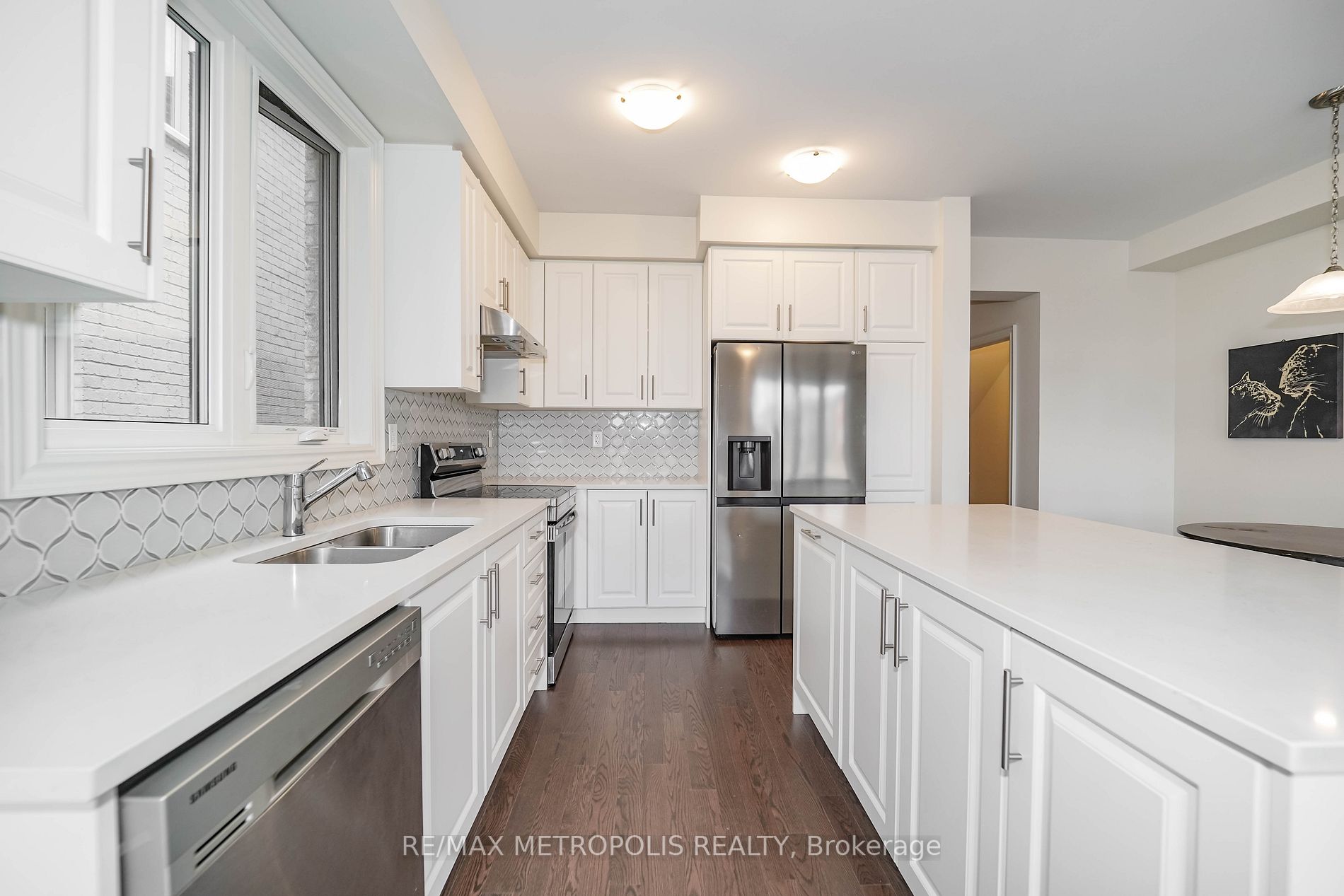 84 Montrose Blvd