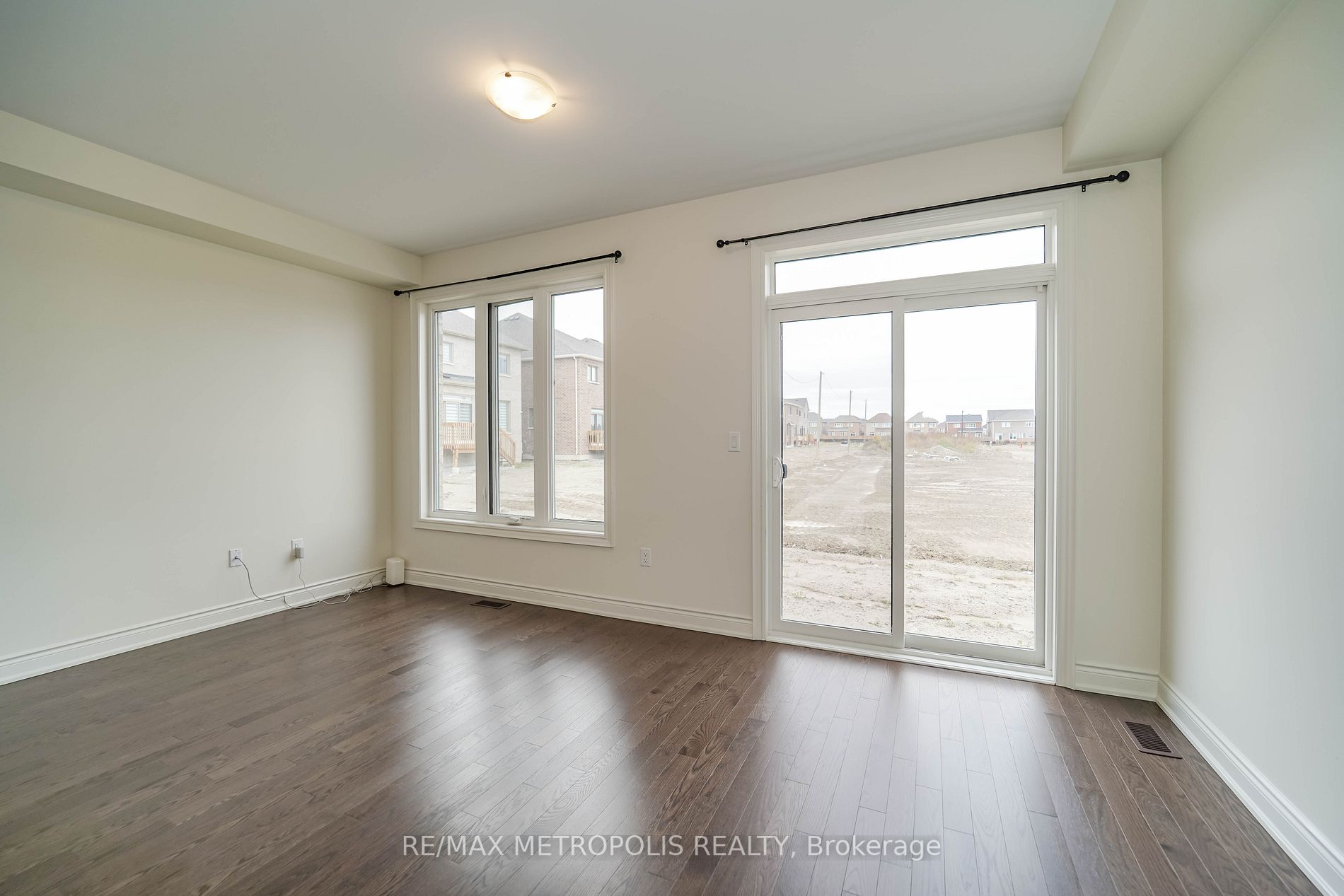 84 Montrose Blvd
