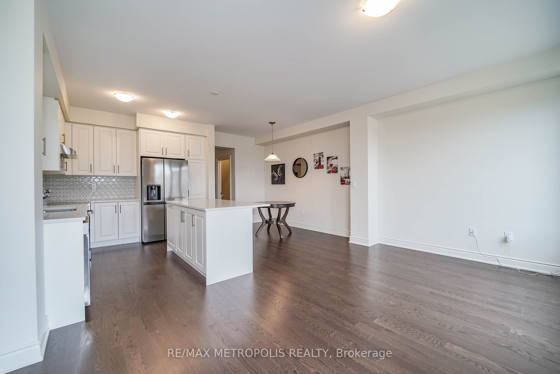 84 Montrose Blvd