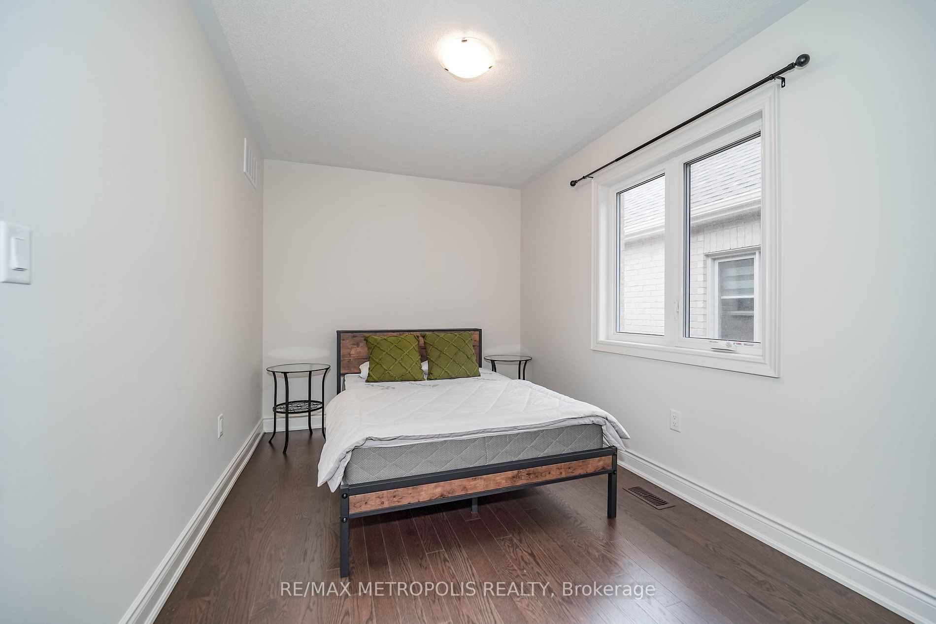 84 Montrose Blvd