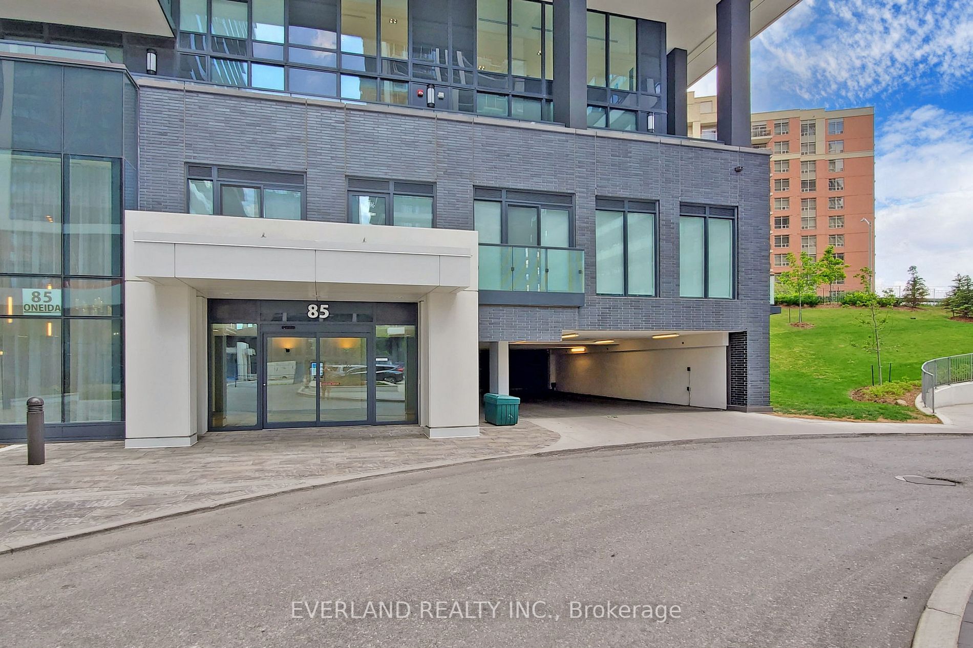 85 Oneida Crescent, #1005