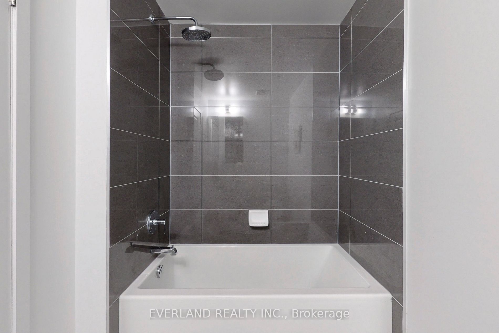 85 Oneida Crescent, #1005