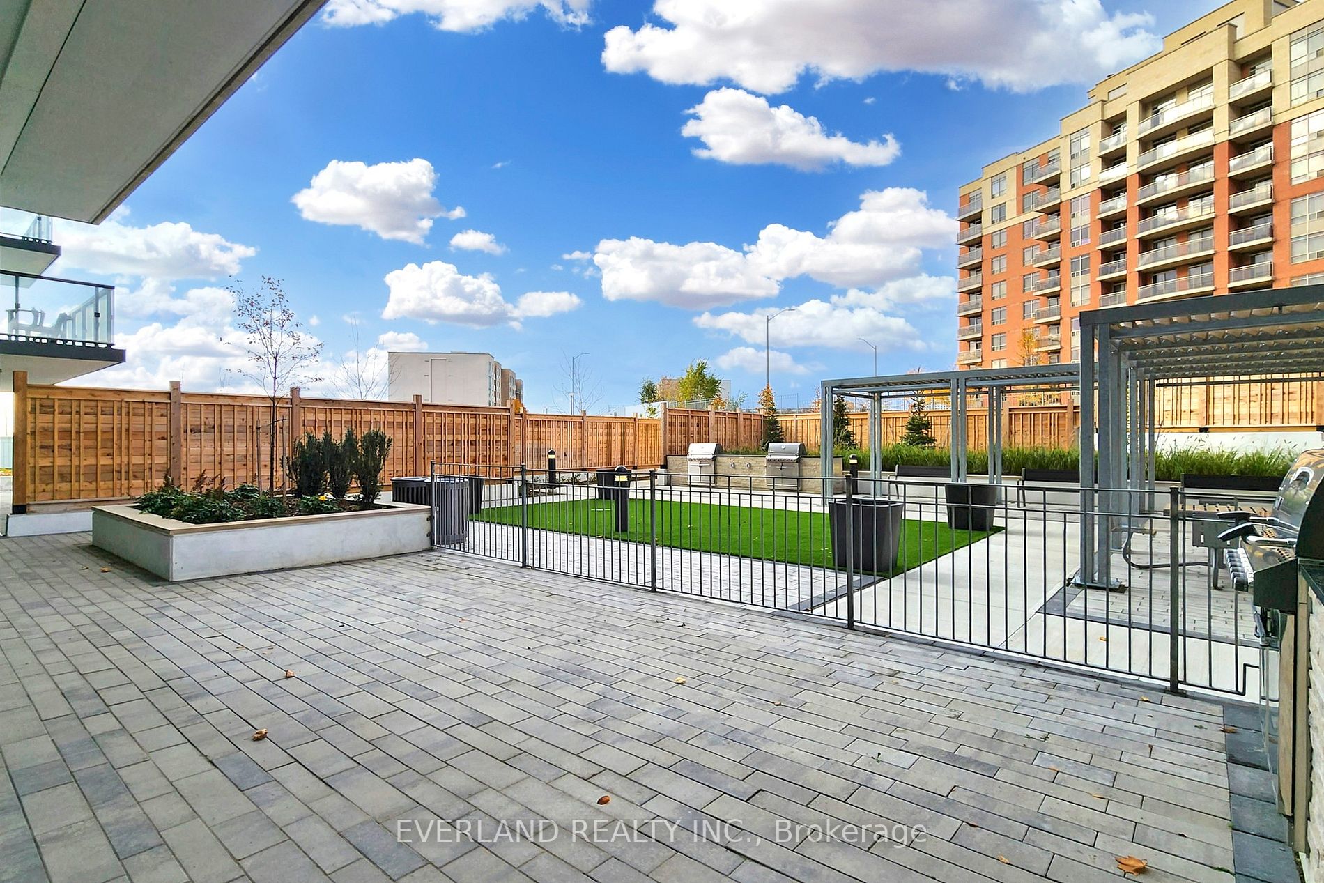 85 Oneida Crescent, #1005