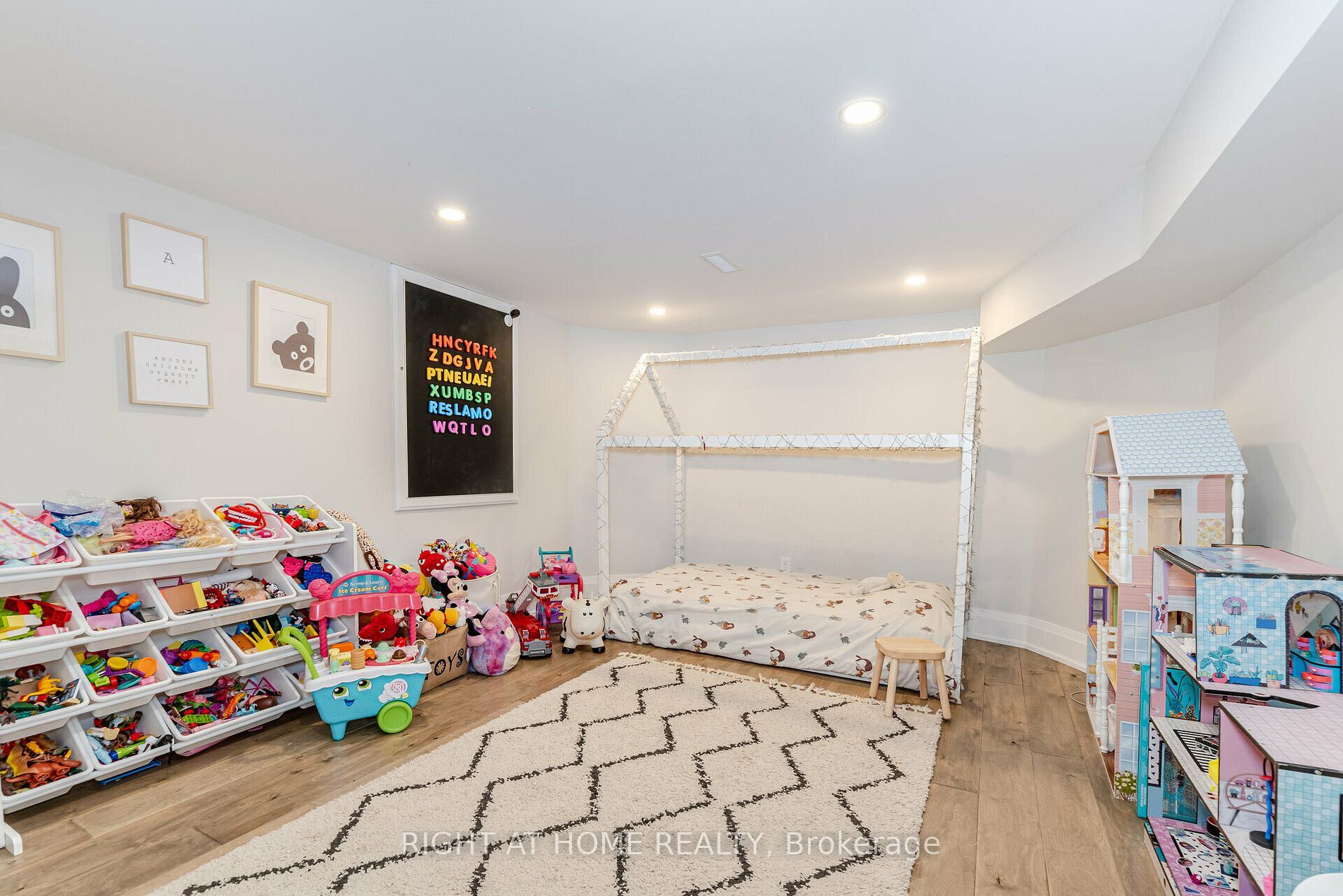 789 College Manor Dr
