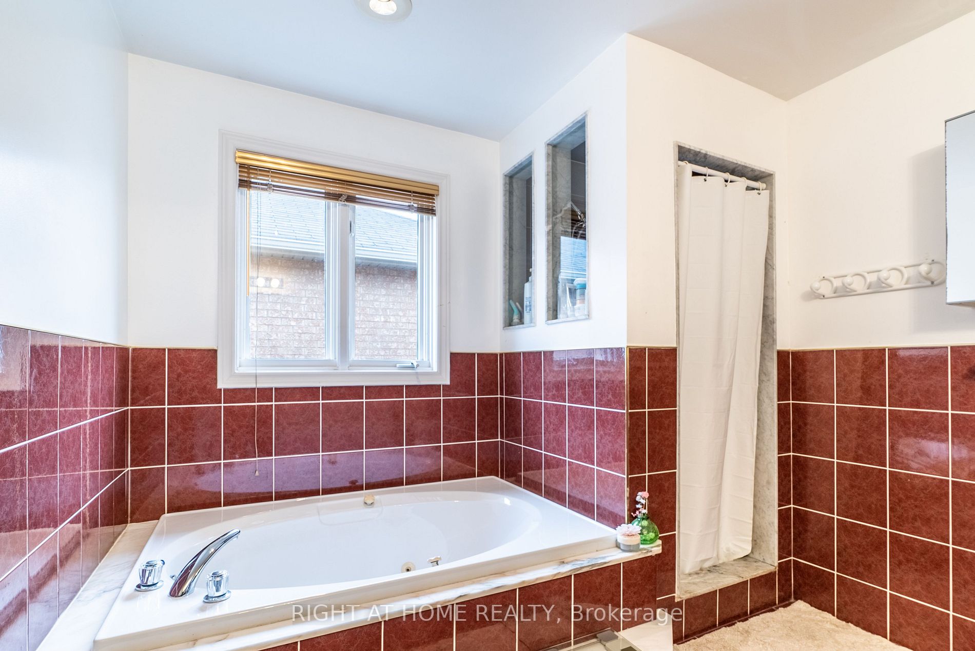 277 Oxford St