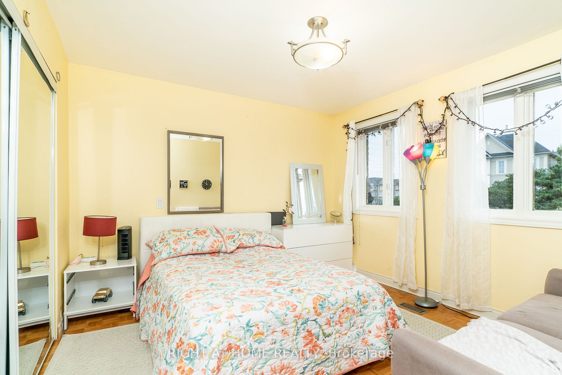 277 Oxford St