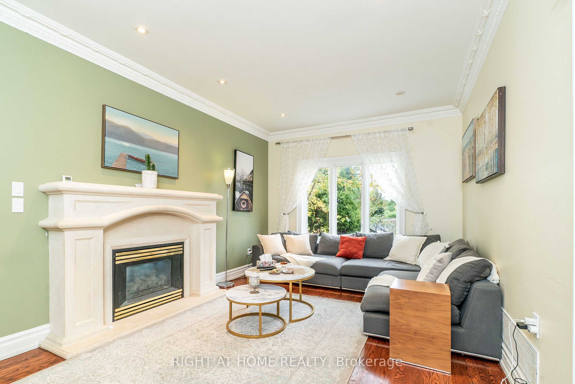 277 Oxford St