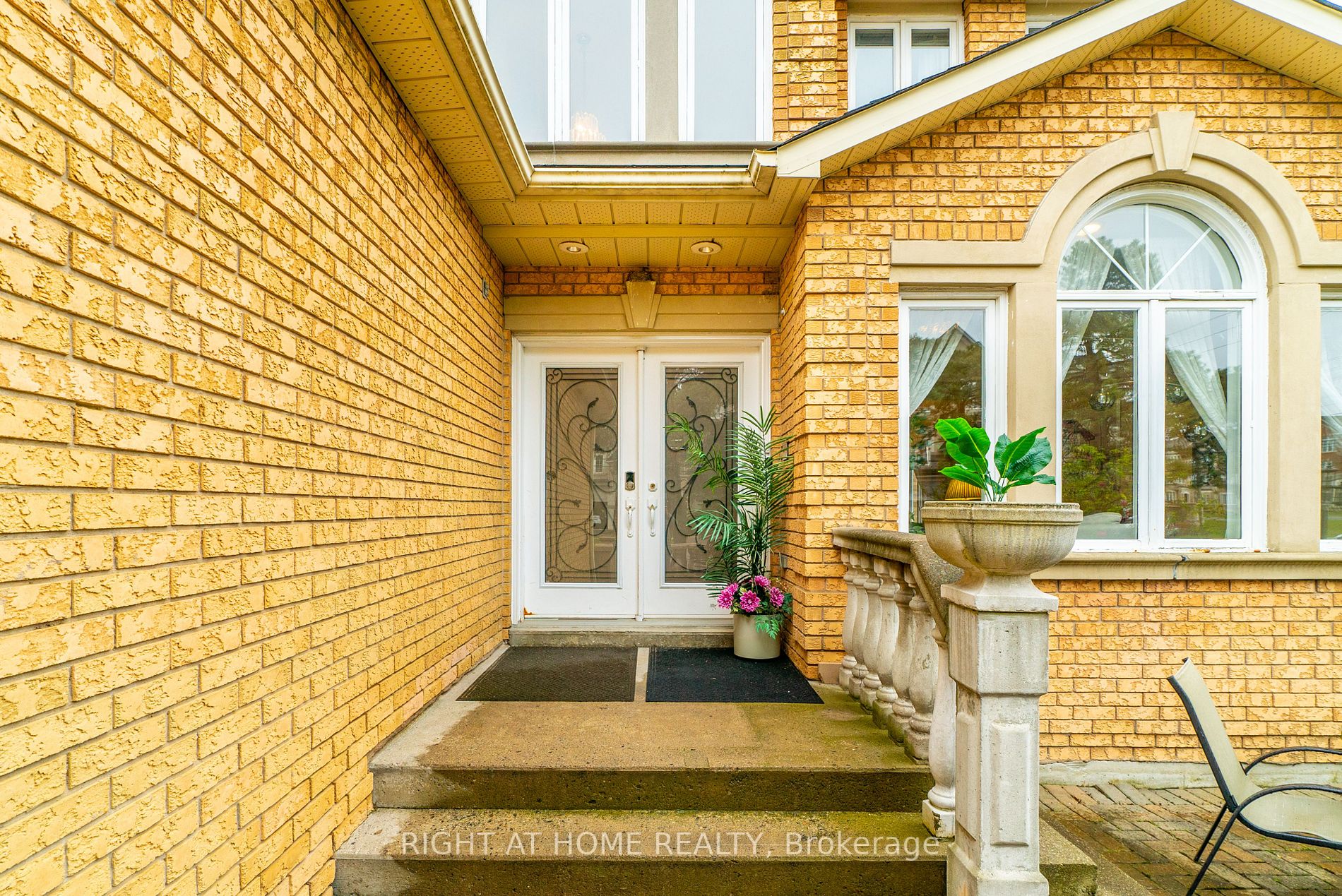 277 Oxford St