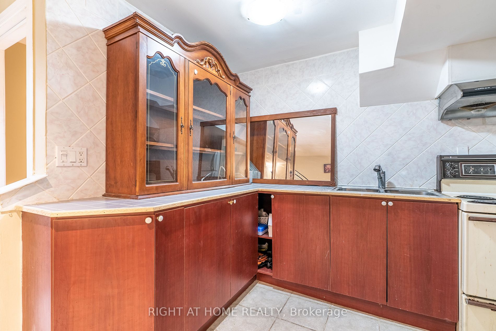 277 Oxford St