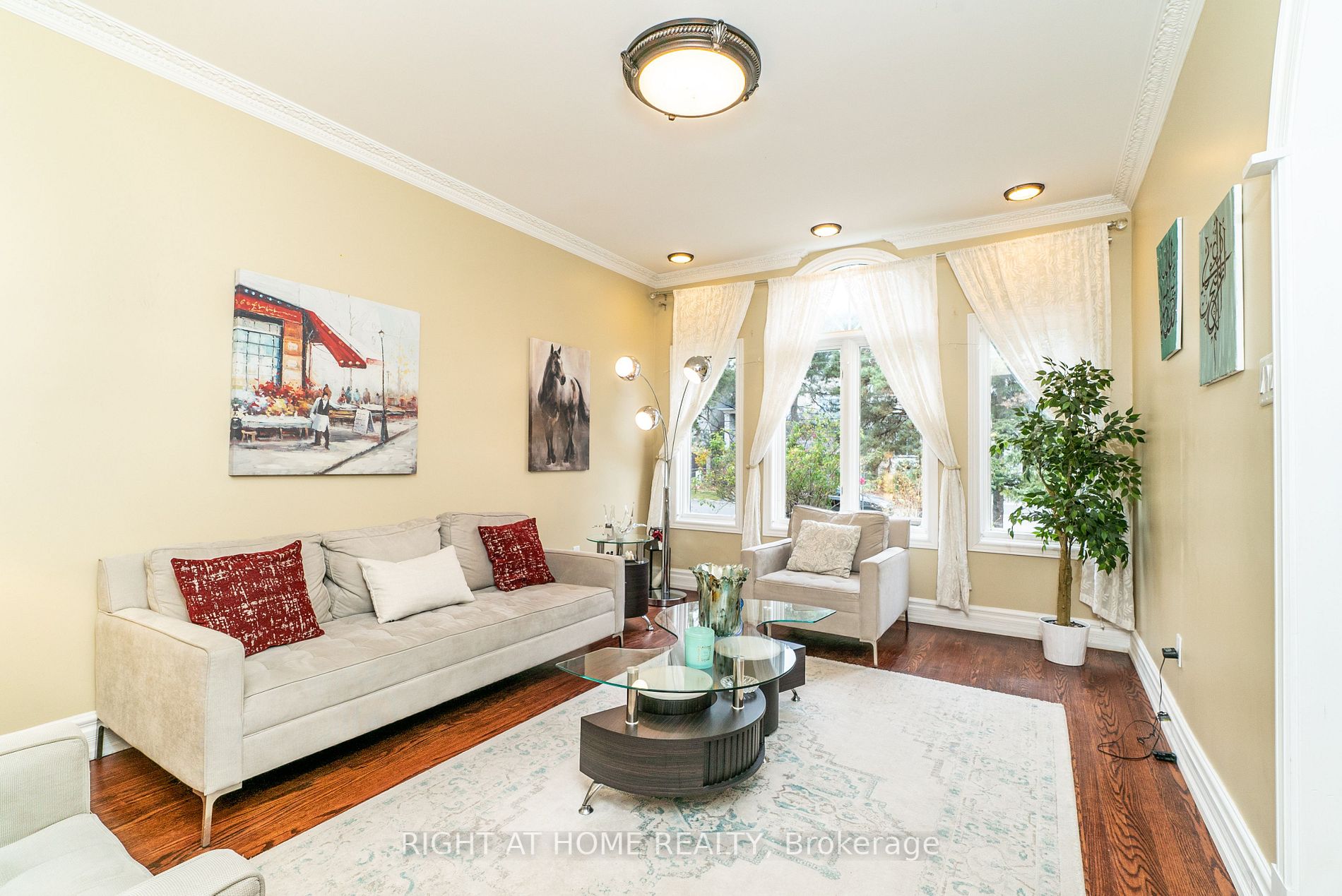 277 Oxford St