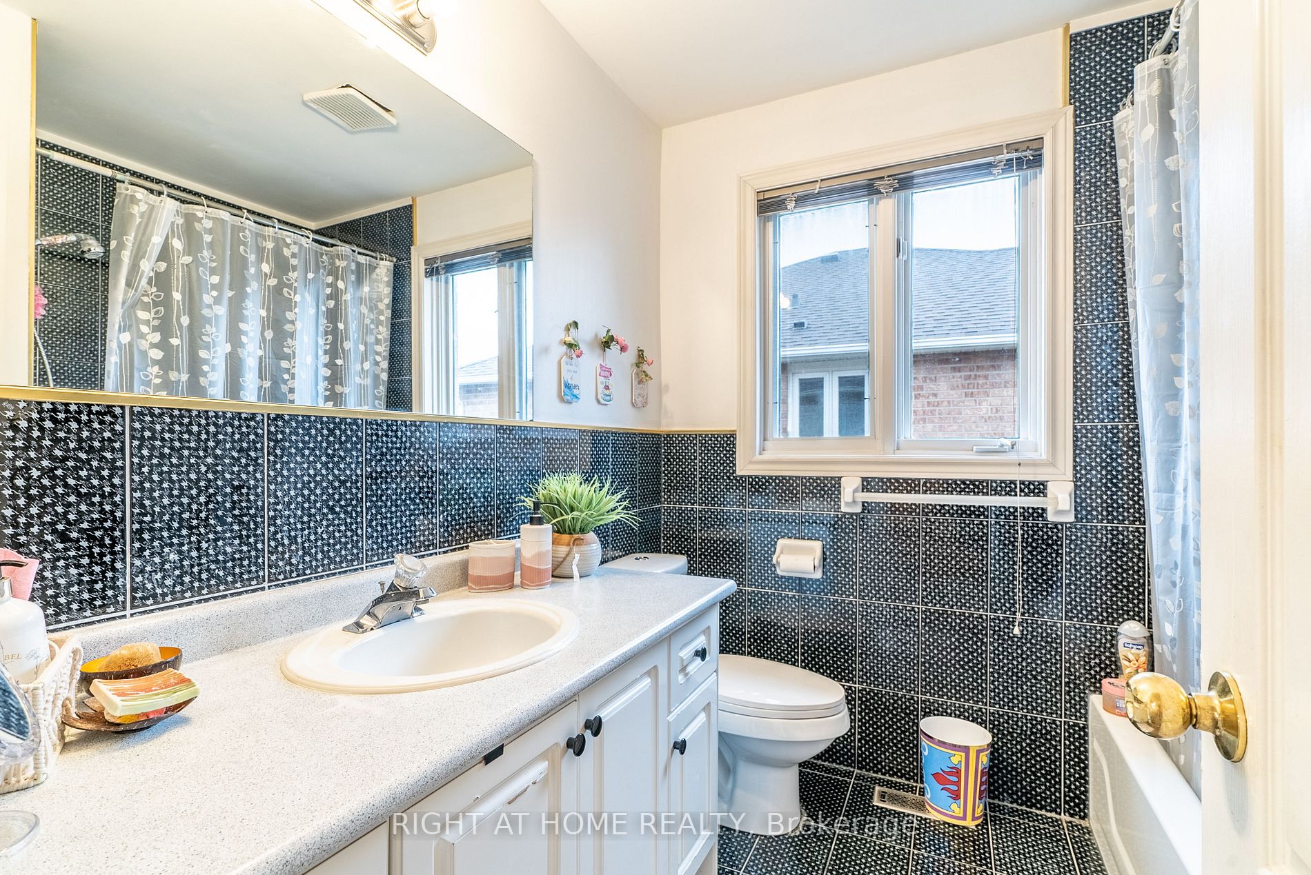 277 Oxford St