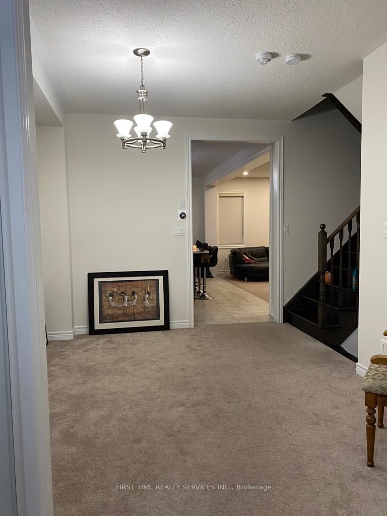 28 Hoard Ave N