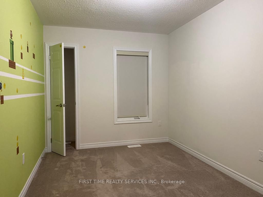 28 Hoard Ave N