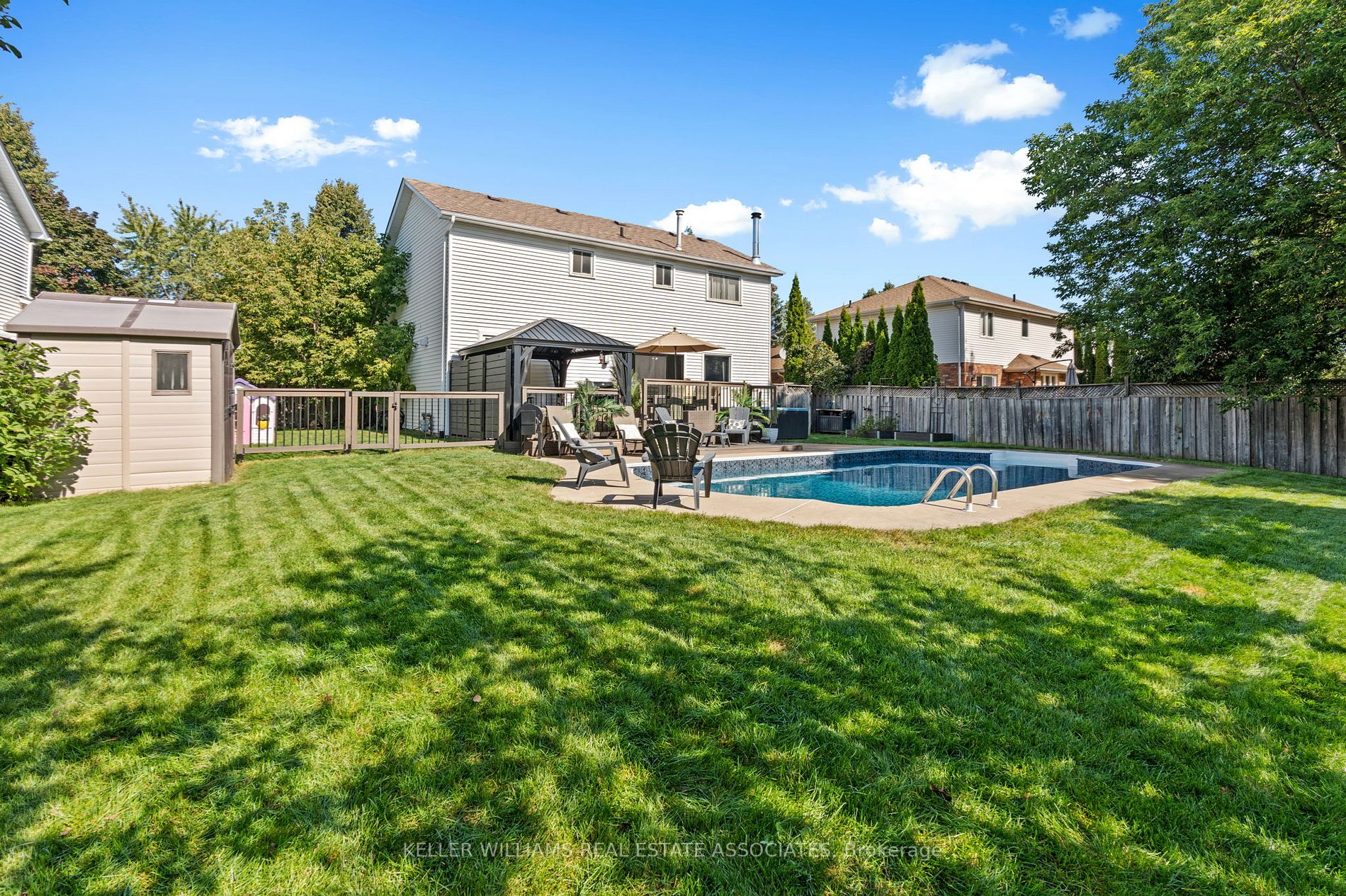 1017 Vance Cres