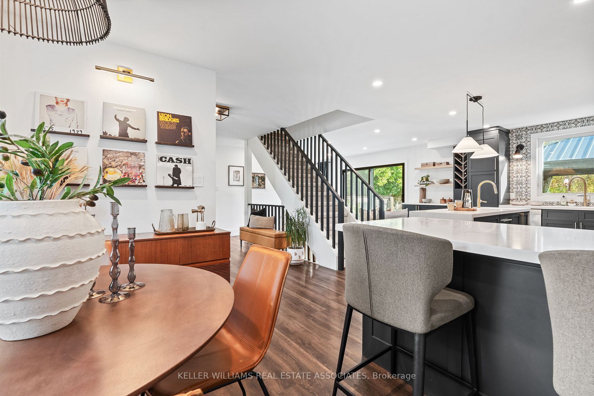 1017 Vance Cres