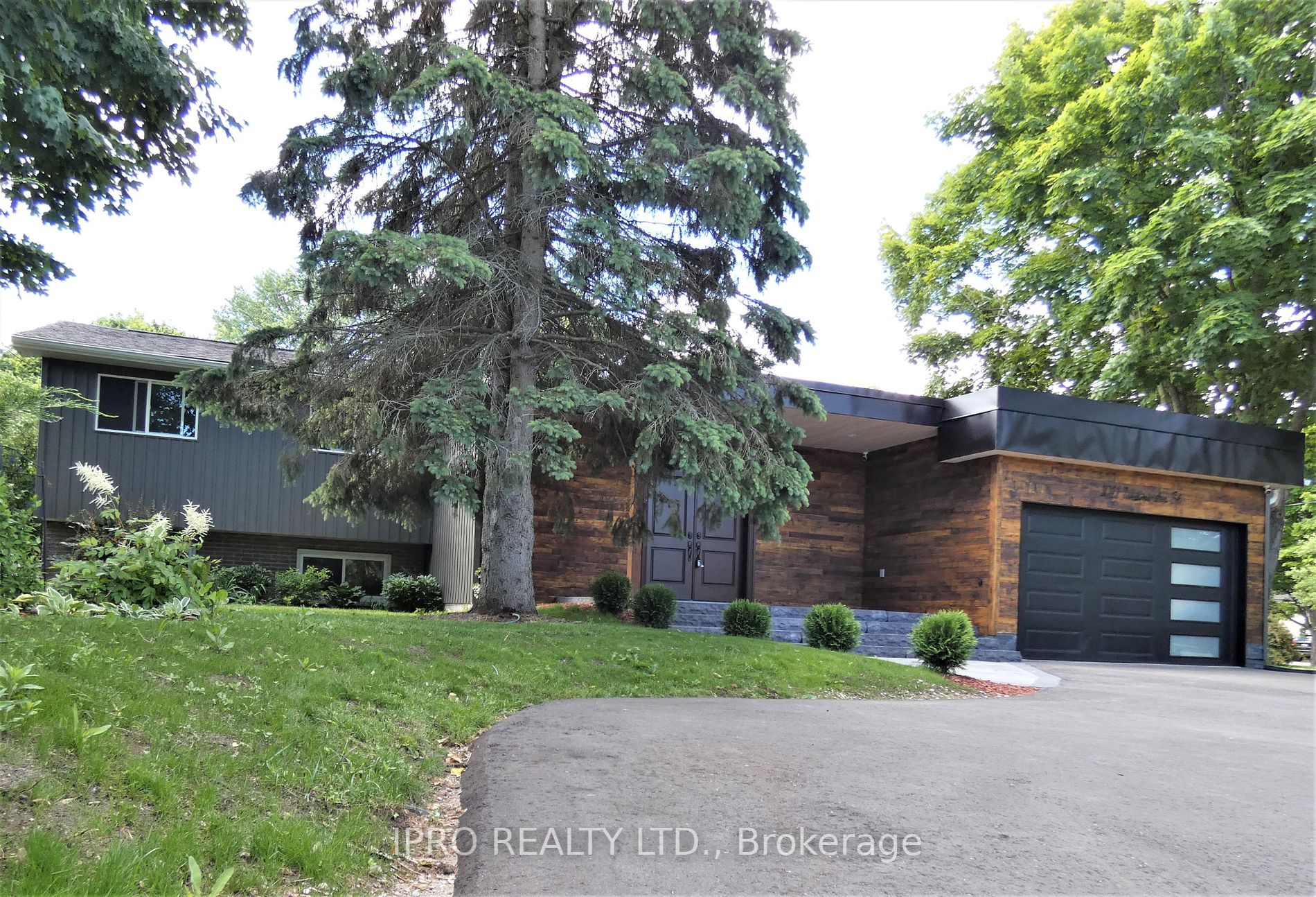 1011 Westminister St