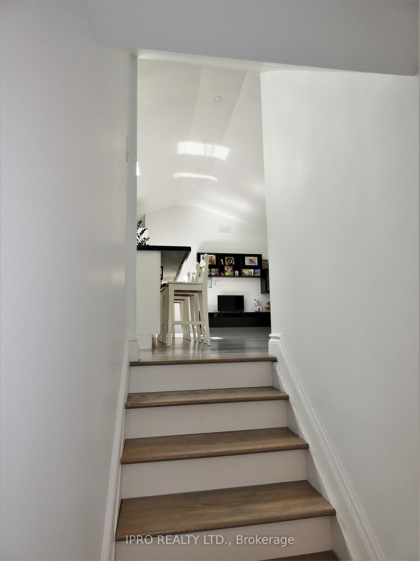 1011 Westminister St