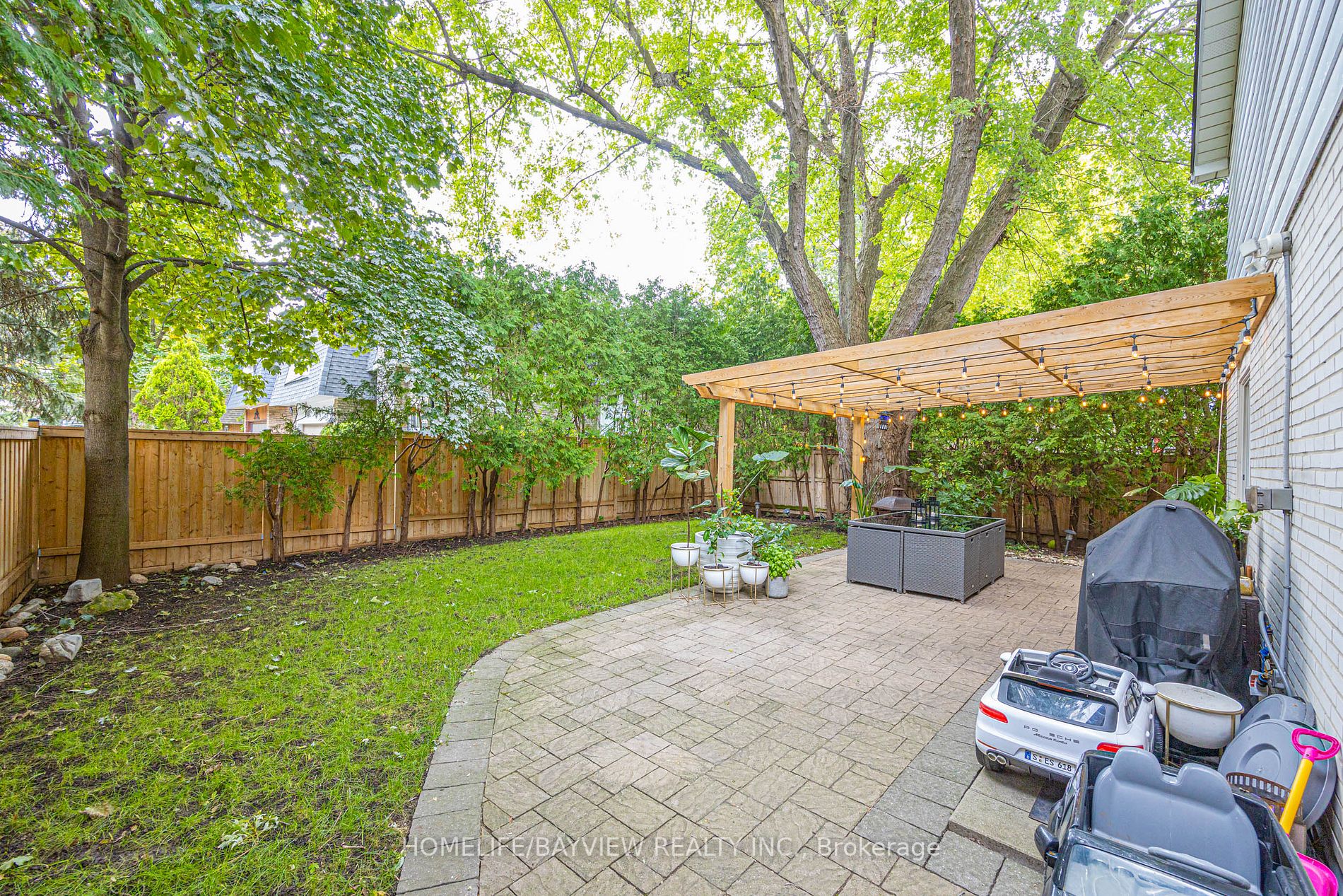 162 Romfield Crct
