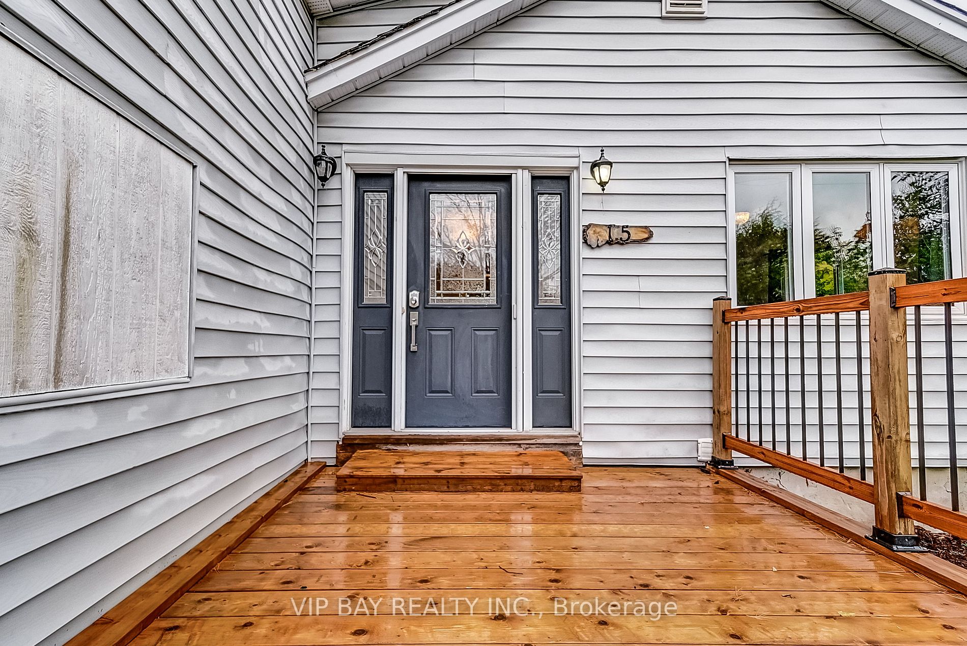 15 River Dr