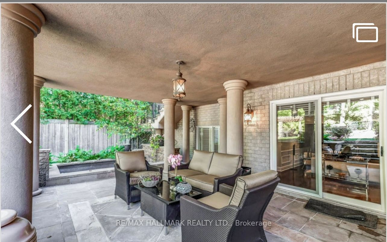 384 Kennedy Street W