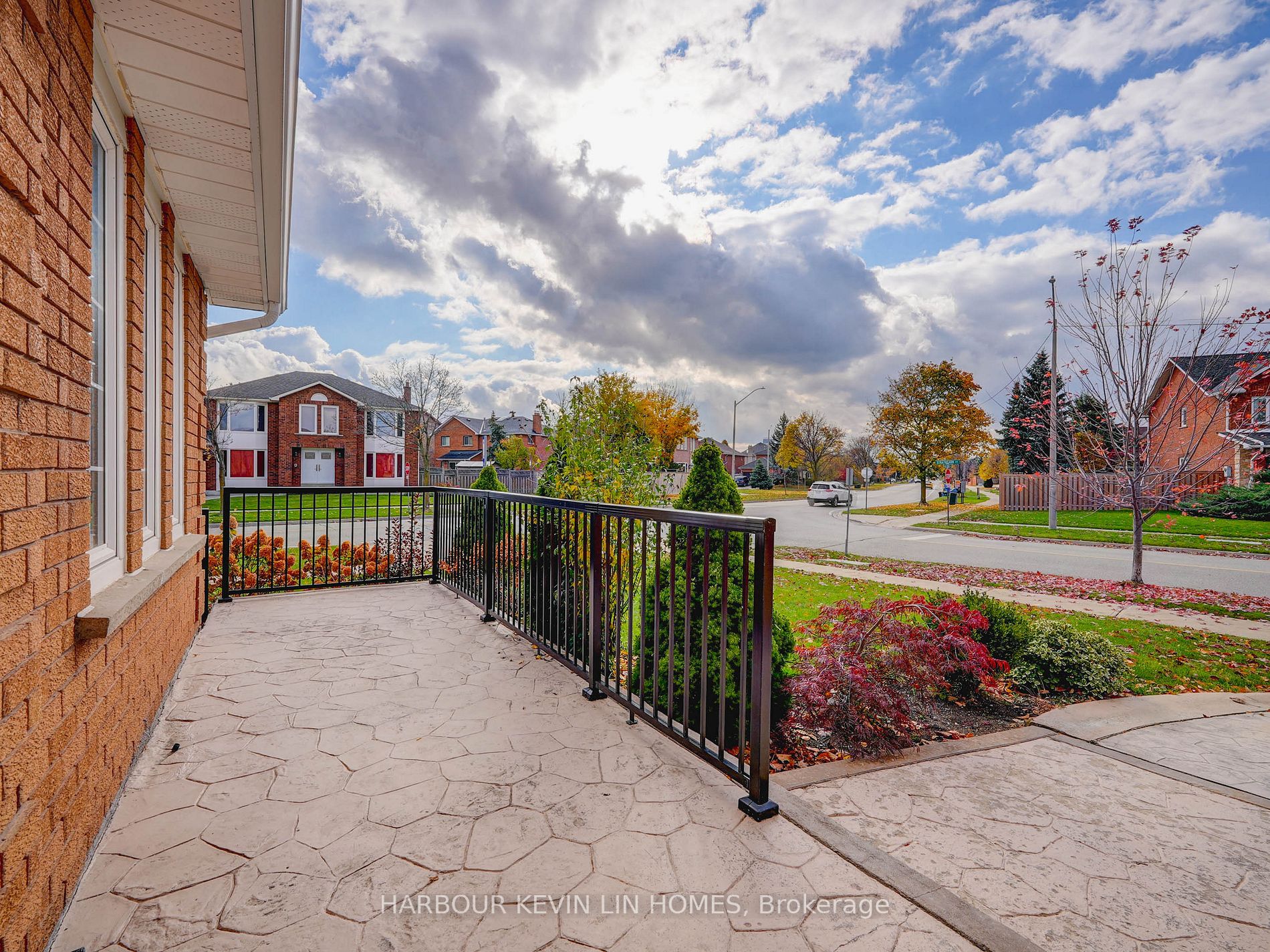 1 Strathearn Ave