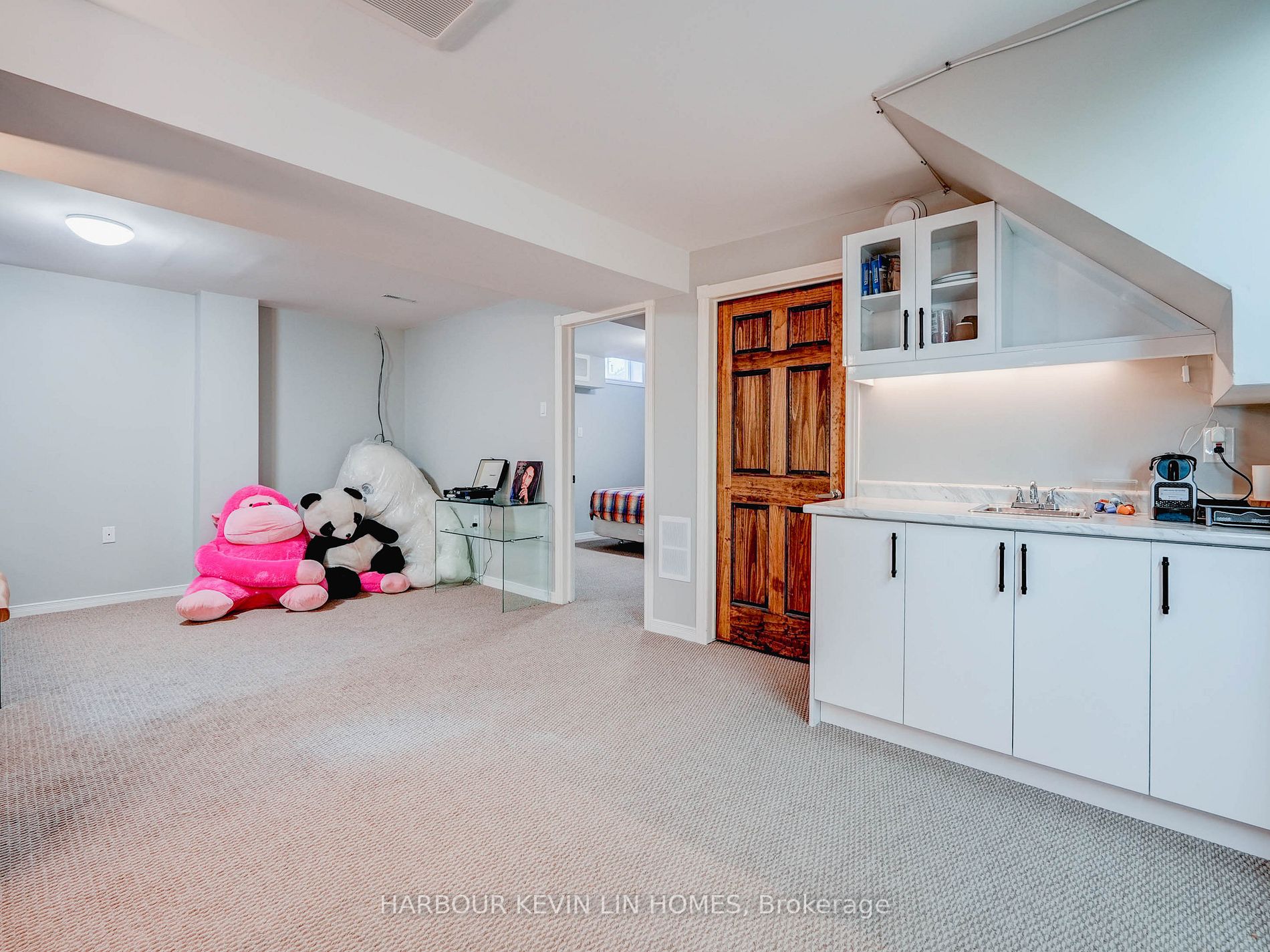 1 Strathearn Ave