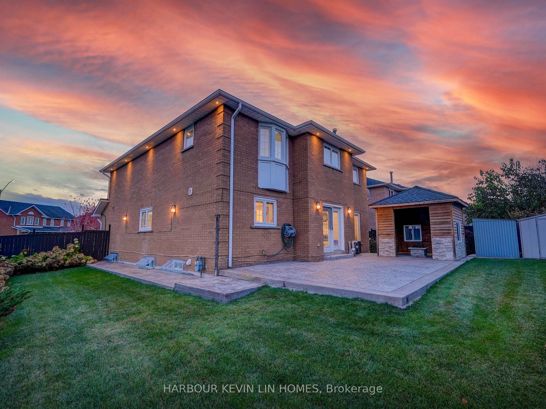 1 Strathearn Ave