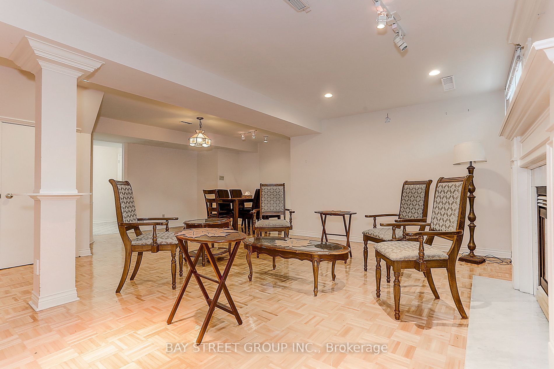 275 Elgin Mills Road W