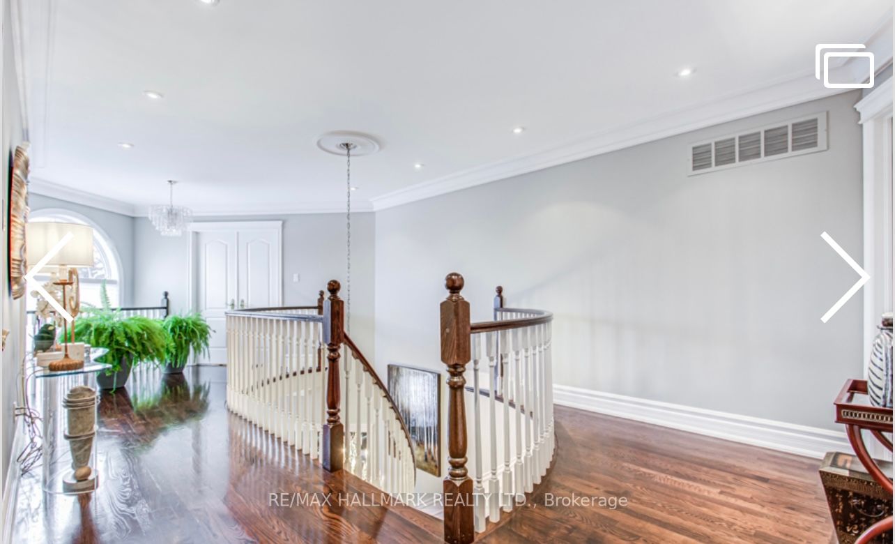 384 Kennedy St W
