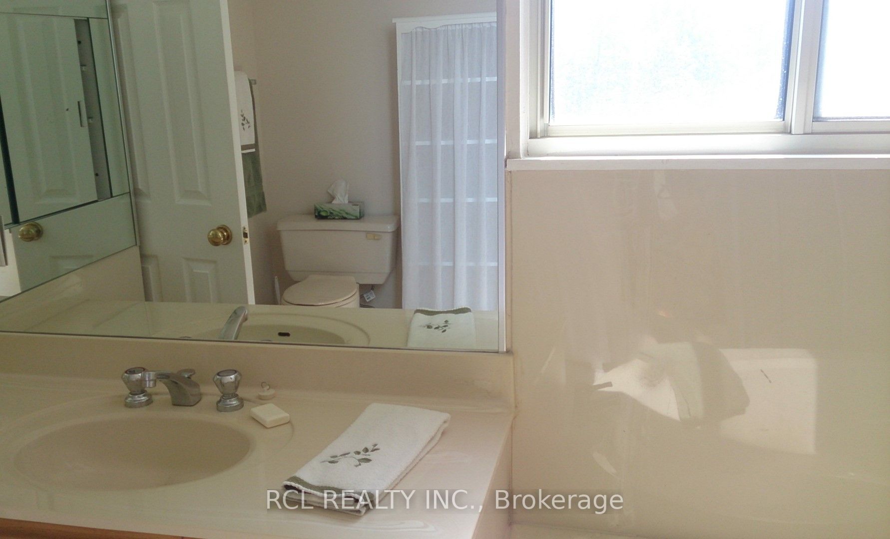 20 Harding Blvd W, #301