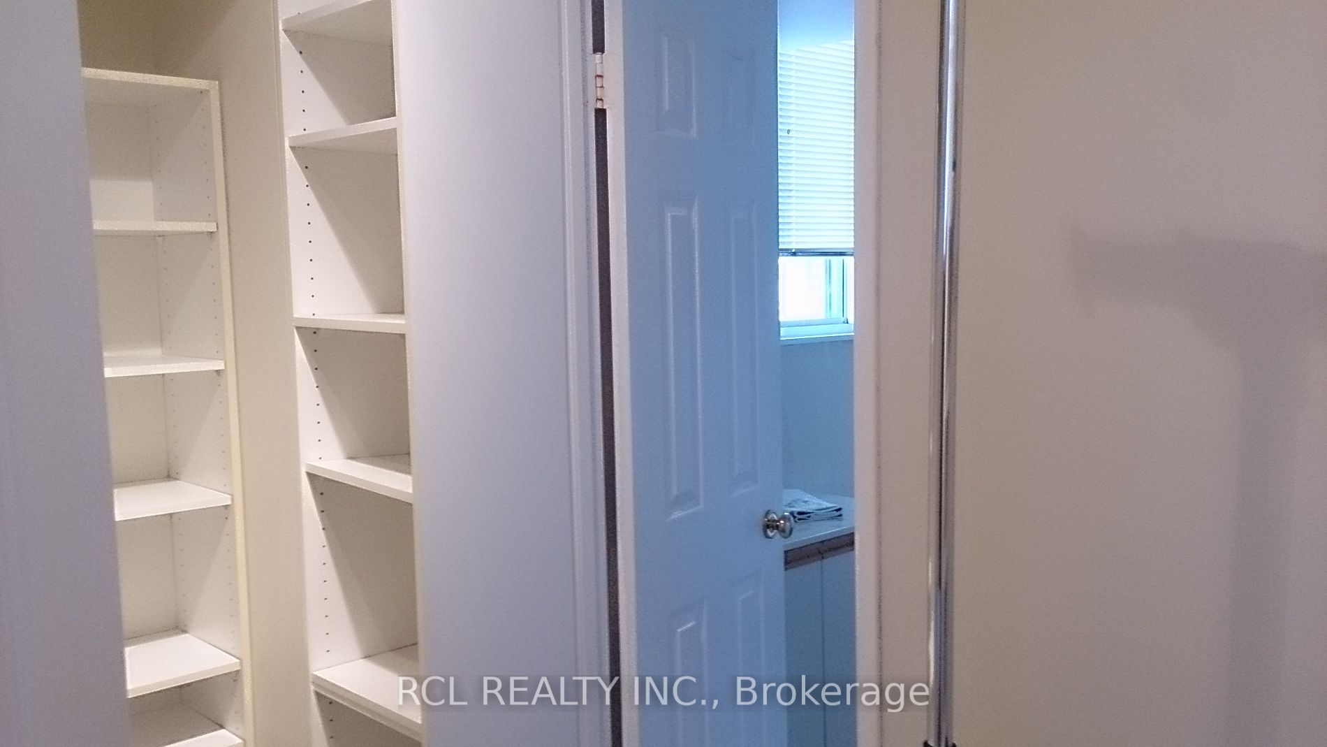 20 Harding Blvd W, #301
