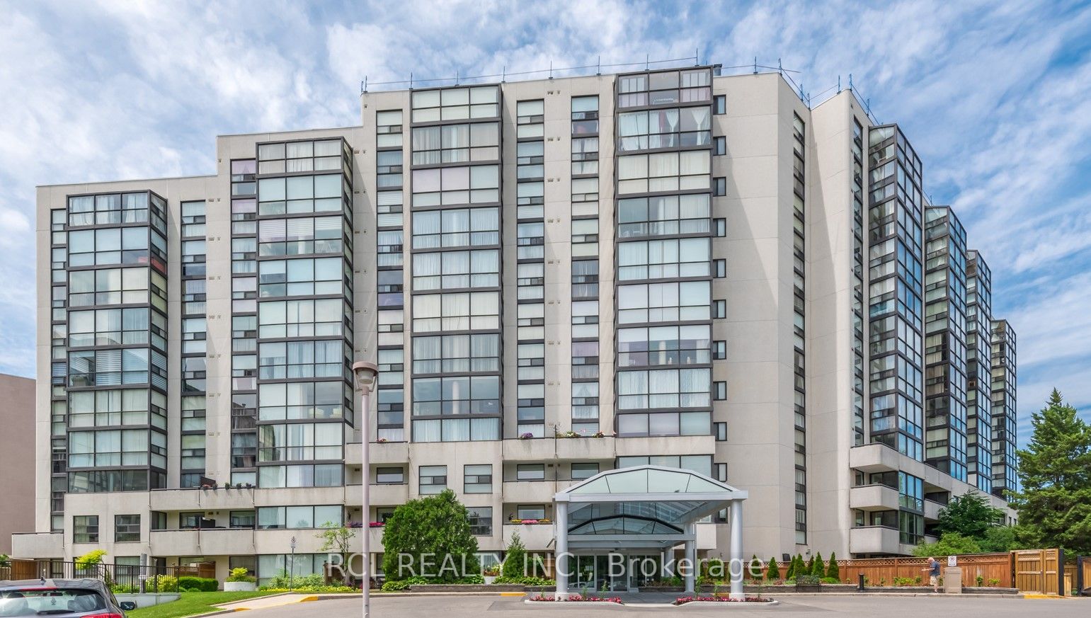 20 Harding Blvd W, #301