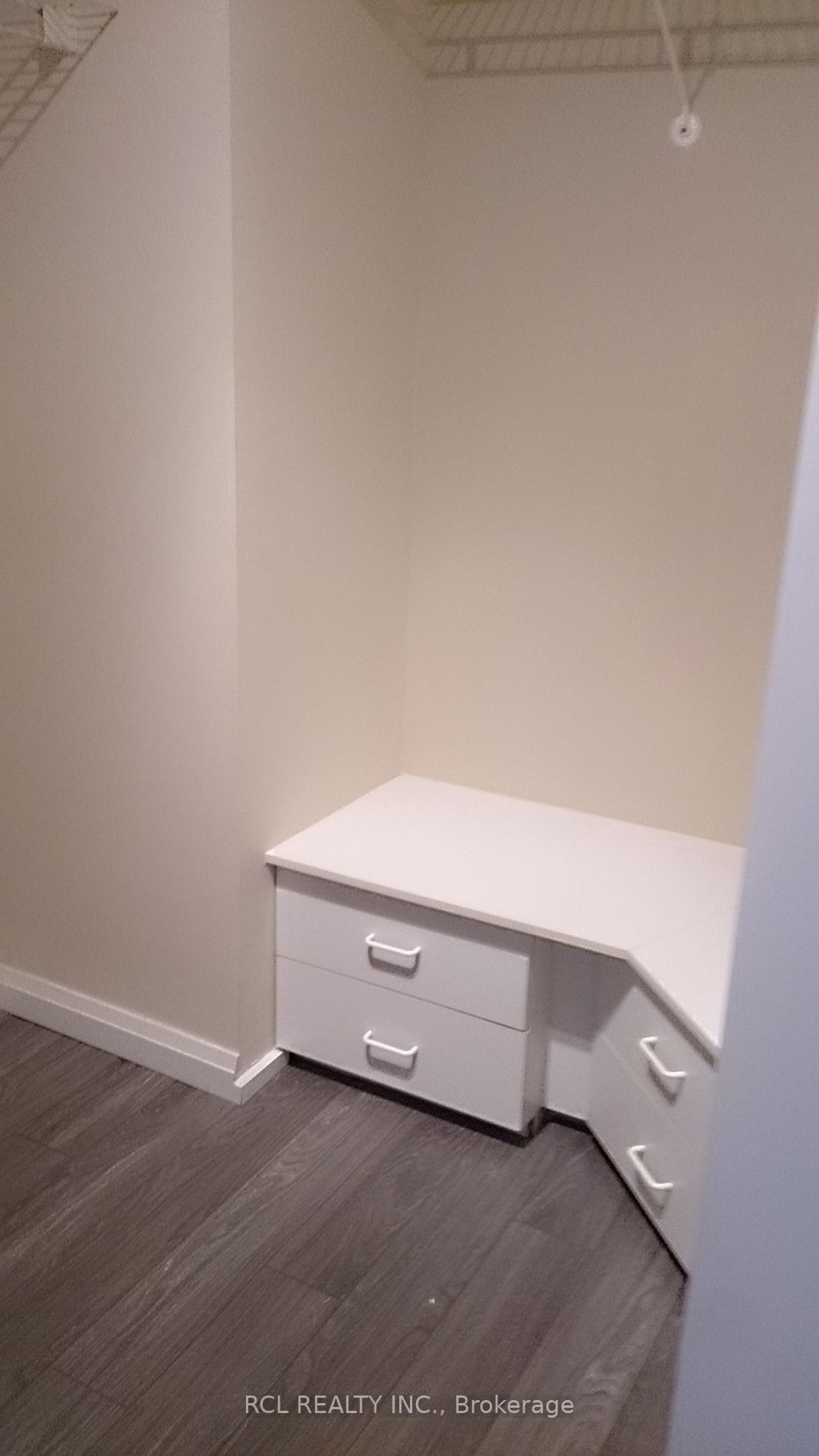 20 Harding Blvd W, #301