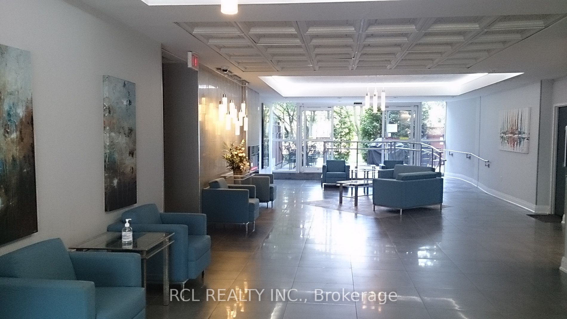20 Harding Blvd W, #301