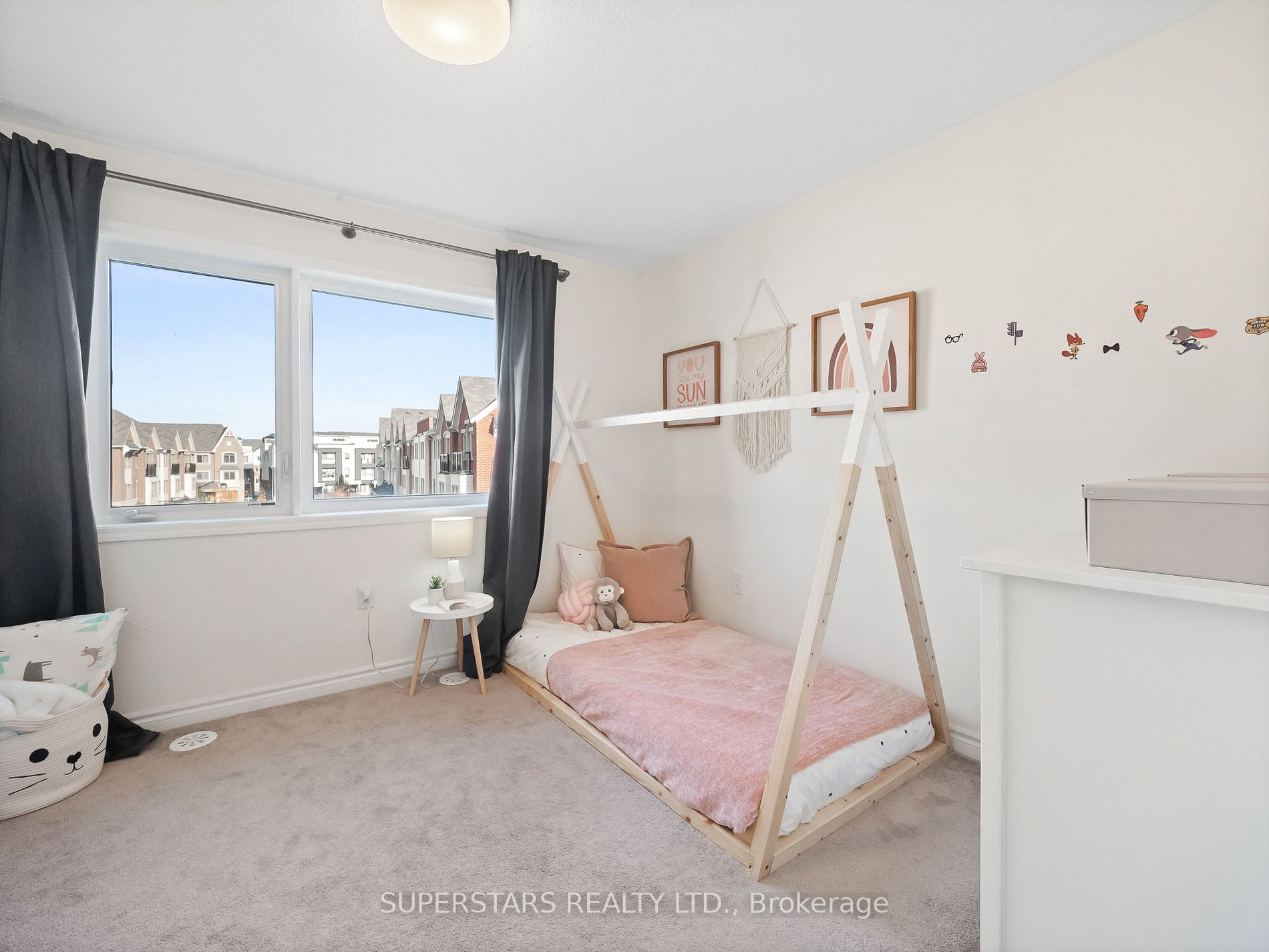 27 Frederick Wilson Ave, #27