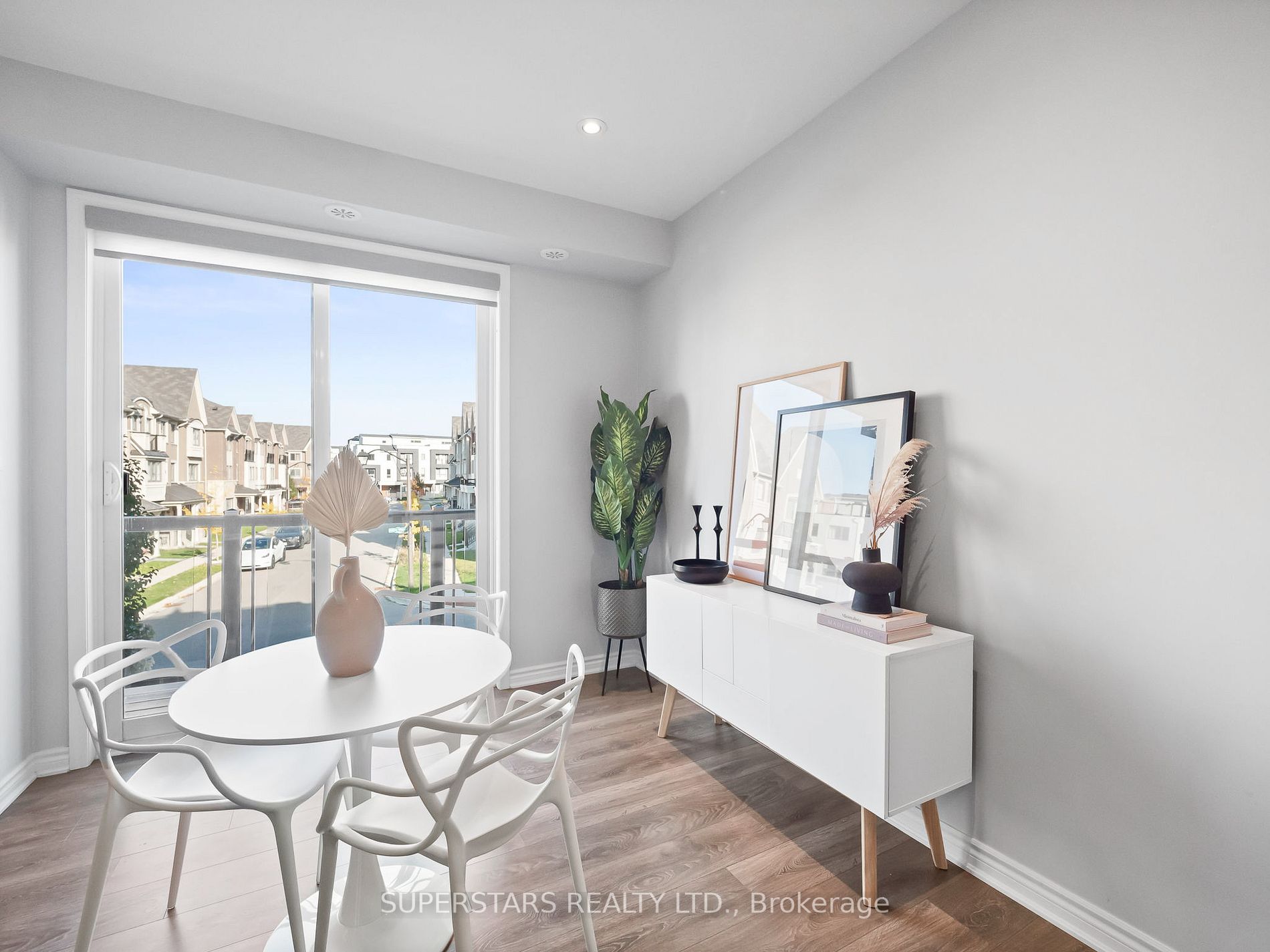 27 Frederick Wilson Ave, #27
